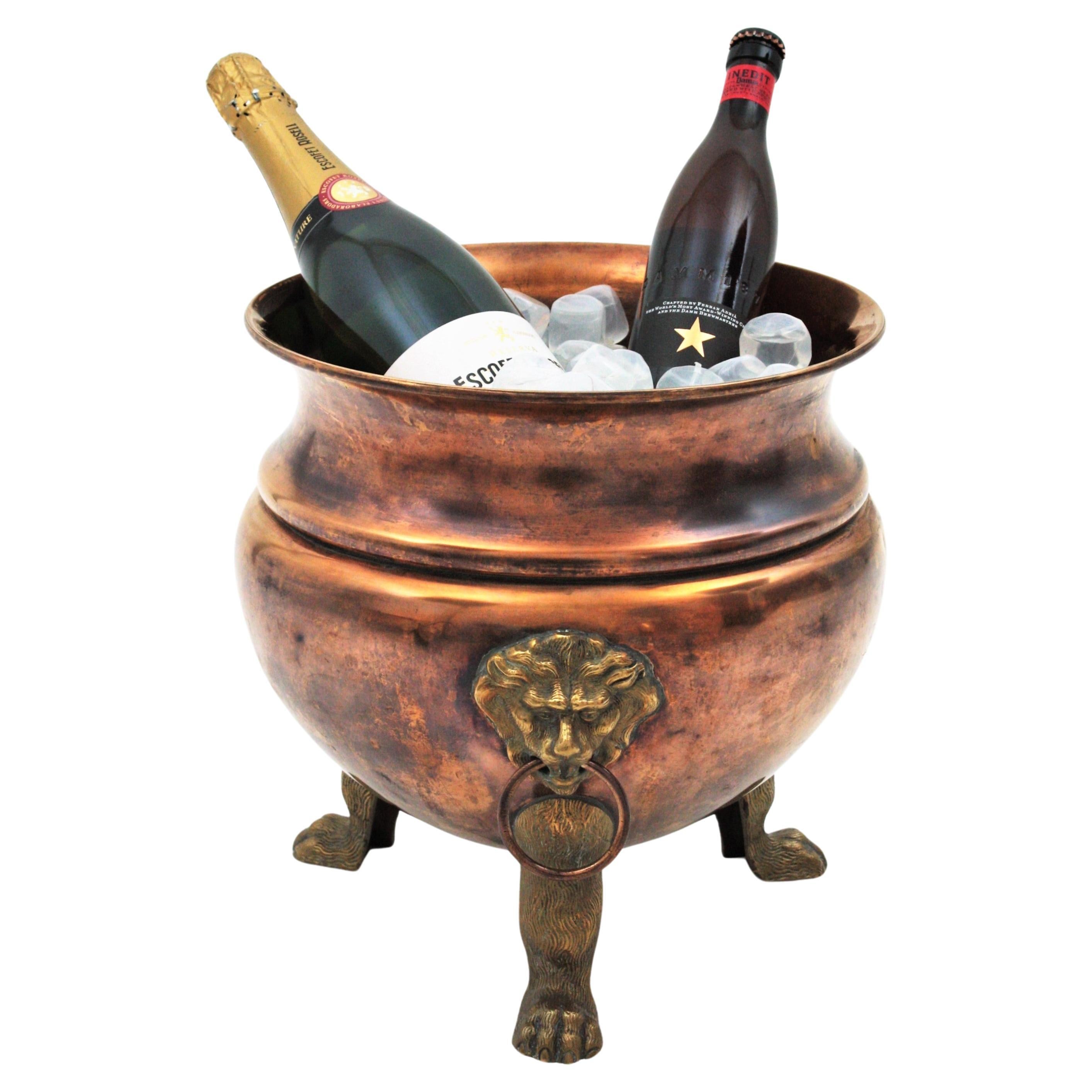 Champagner-Khler-Eiskbel mit Lwenkpfen, Kupfer und Messing im Angebot