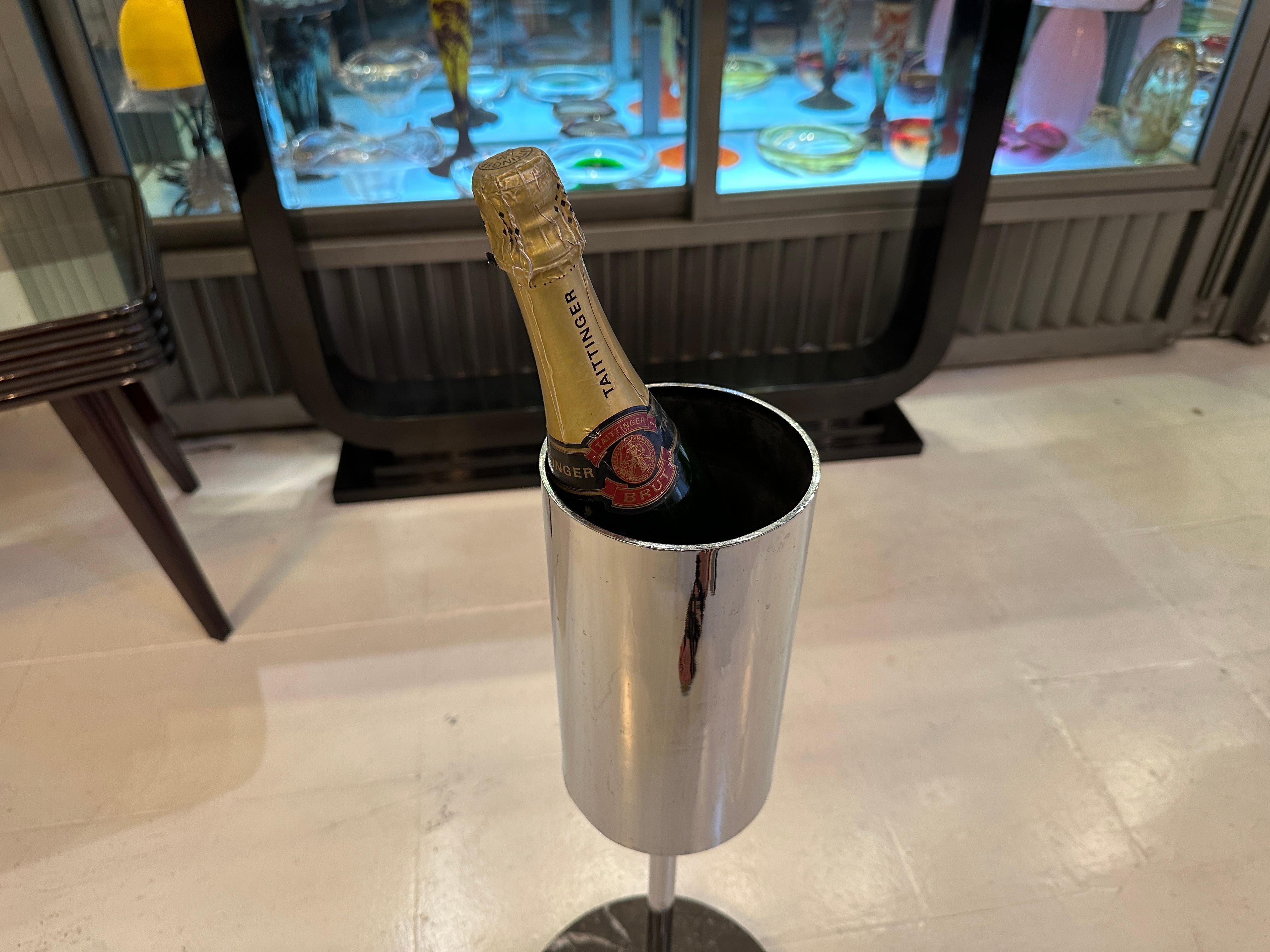 Champagne cooler
It has a detail in the marble.
We have specialized in the sale of Art Deco and Art Nouveau and Vintage styles since 1982.If you have any questions we are at your disposal.
Pushing the button that reads 'View All From Seller'. And