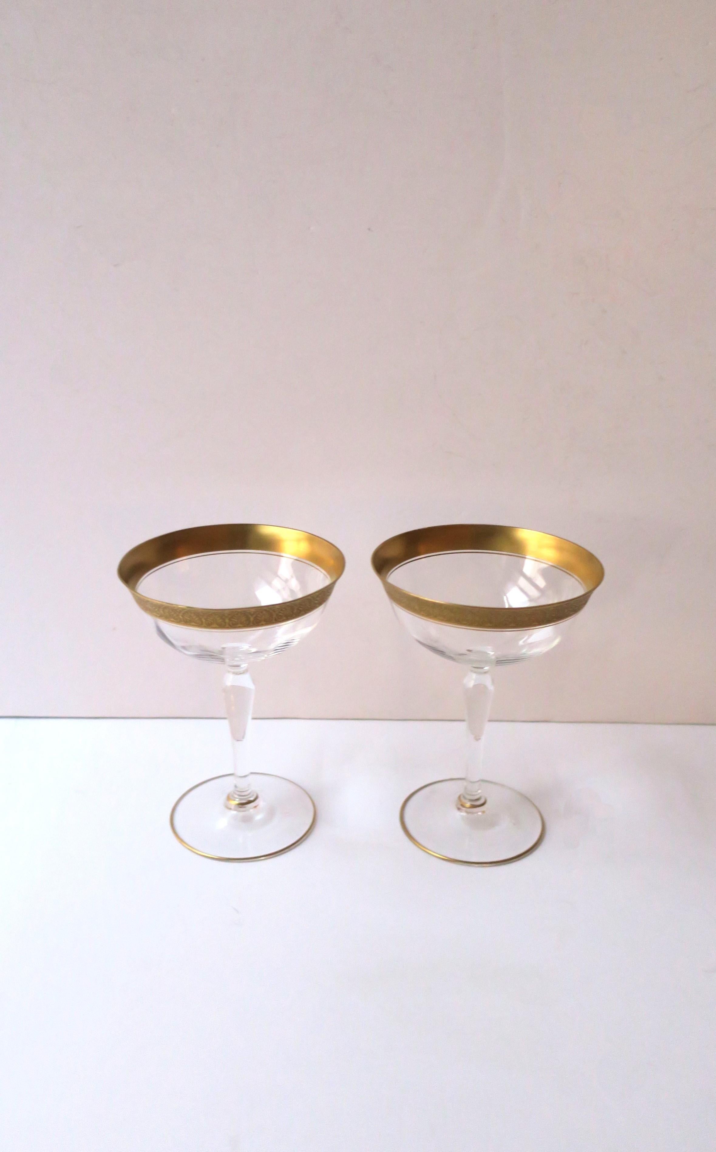 Paar Champagner-Cocktailgläser mit goldenem Rand, Coupes (20. Jahrhundert) im Angebot