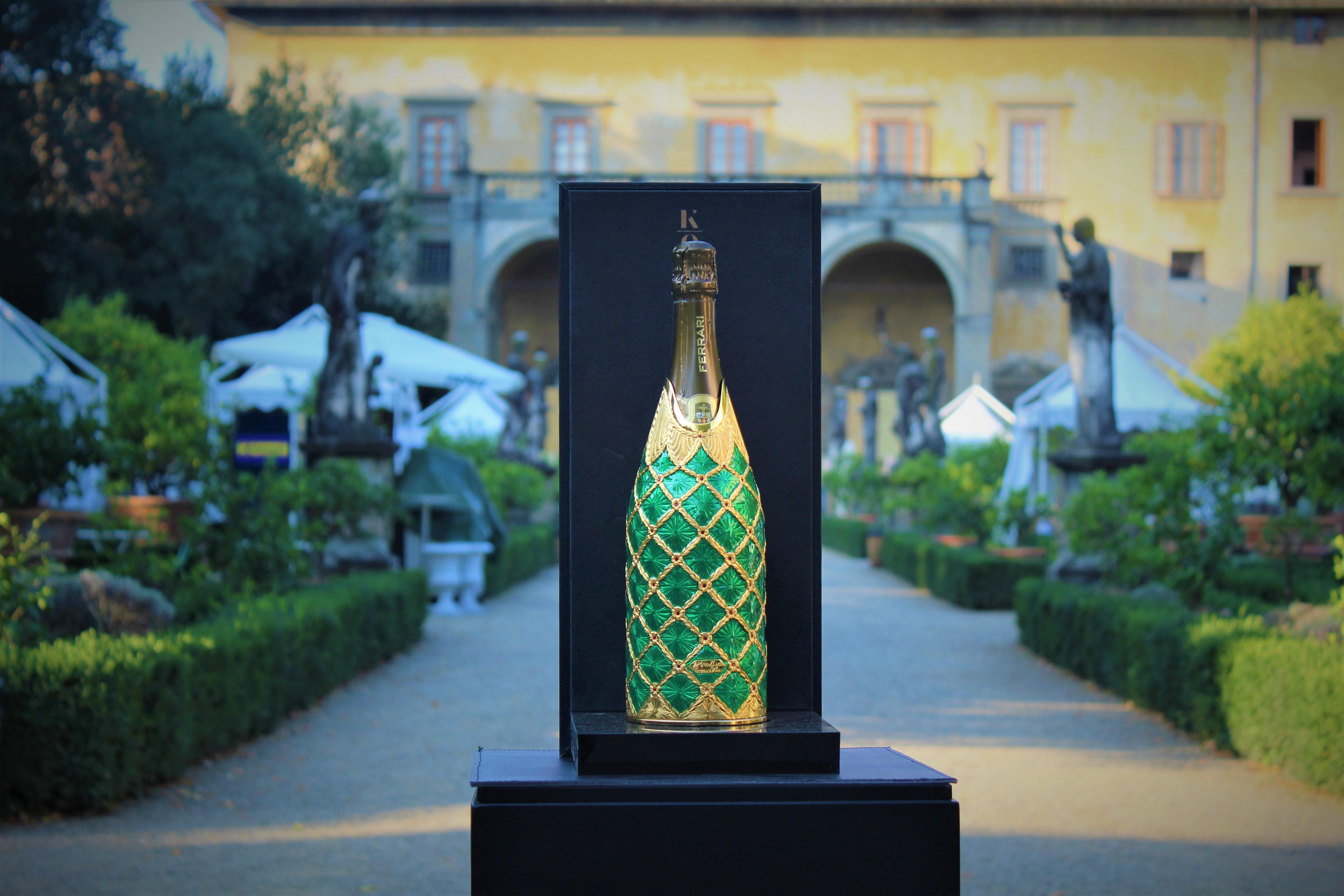 Champagnerfarbener Deckel aus massivem reinen Silber, Smaragd, 2020, Italien für Damen oder Herren im Angebot