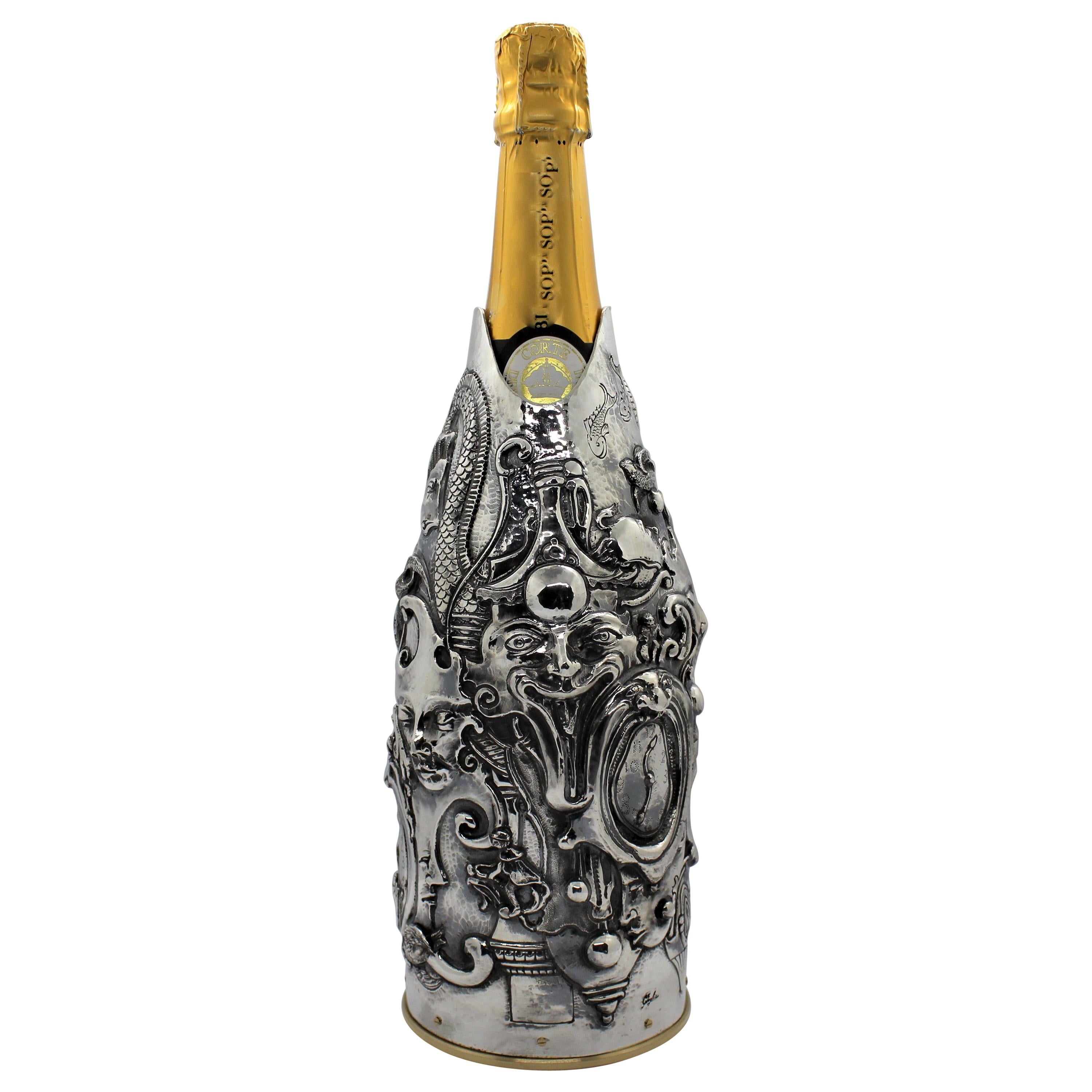 This champagne K-OVER belongs to the collection: works of art. The oeuvre was realized by a Florentine artist who wanted to celebrate the well-known Surrealism, a cultural movement that spread in Europe after XXI. Indeed, he chiselled many different