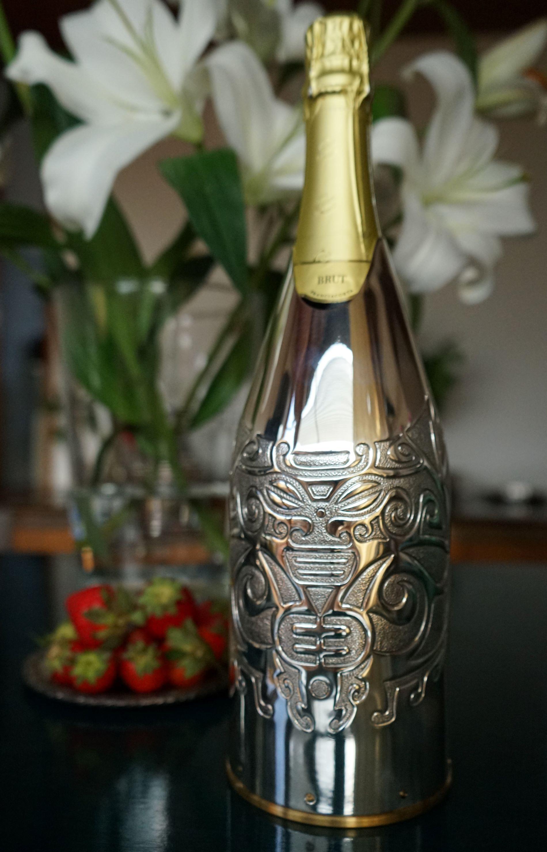 21st Century, Champagne cover, Solid pure silver, Maori, Italy In Excellent Condition For Sale In Firenze, IT