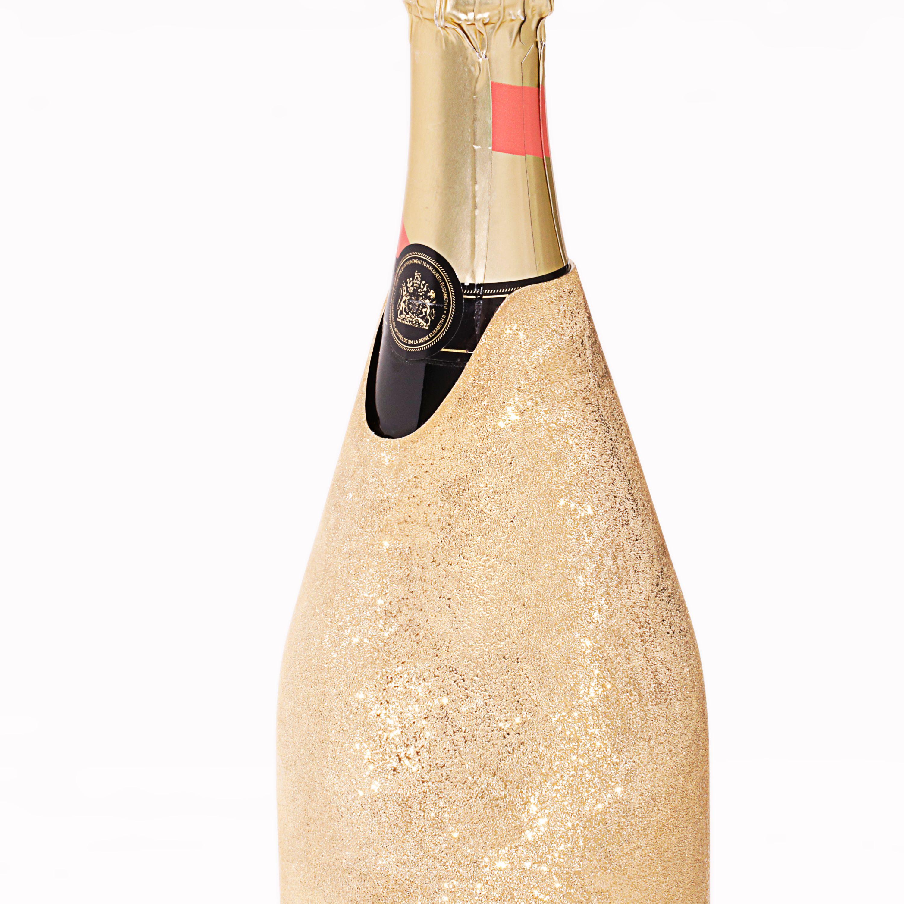Der Wert dieses Champagnerdeckels beruht auf den innovativen Techniken, die bei seiner Herstellung angewandt wurden. Wie auf den Bildern deutlich zu sehen ist, leuchtet die Oberfläche des reinen Silbers 999/°° K-OVER wie die Sonne. Diese innovative