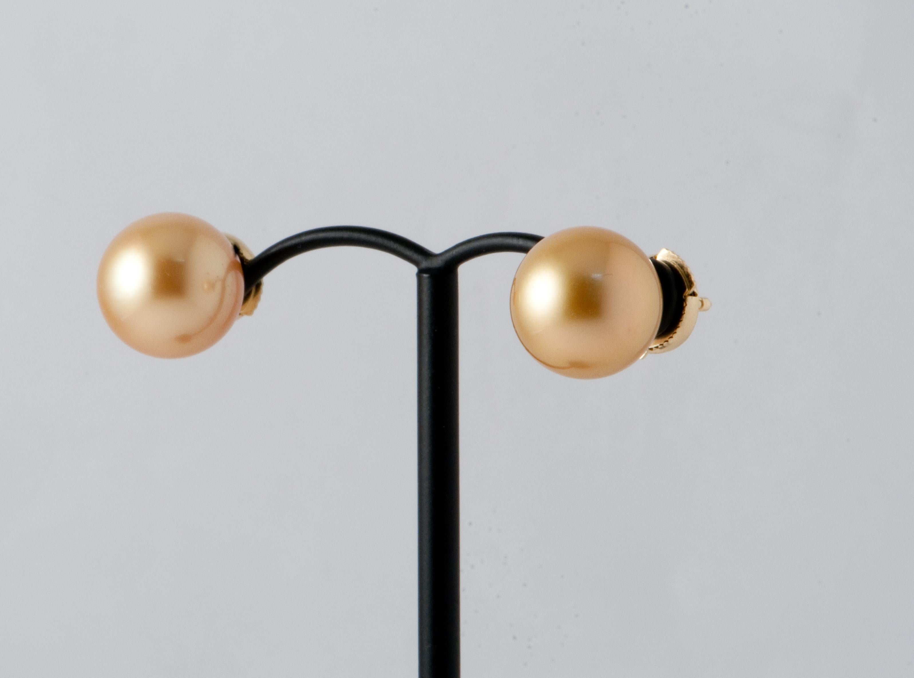 Champagne Cultured Pearl Earrings Yellow Gold 18 Karat For Sale 1