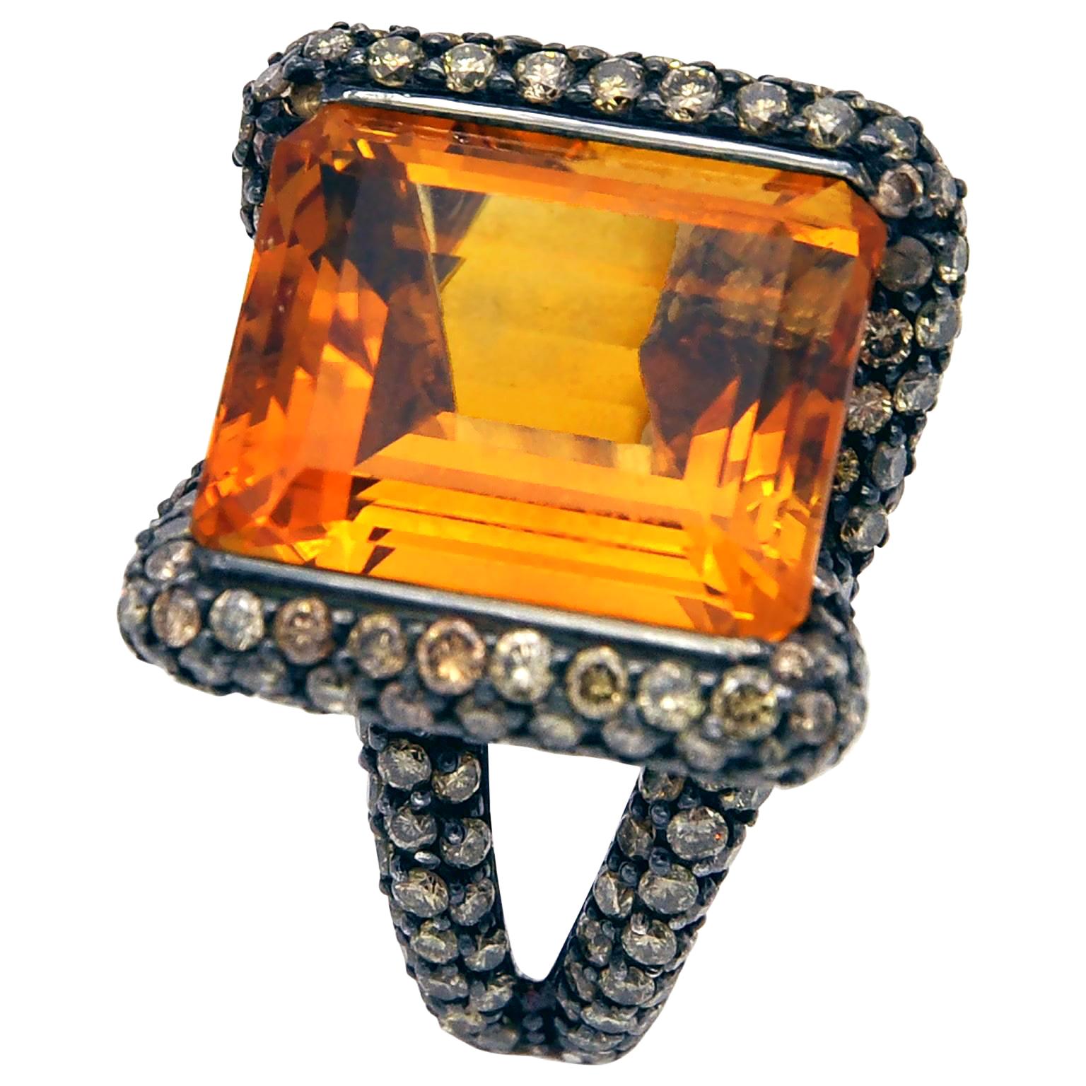 Champagne Diamond and Citrine 18 Karat Gold Cocktail Ring For Sale