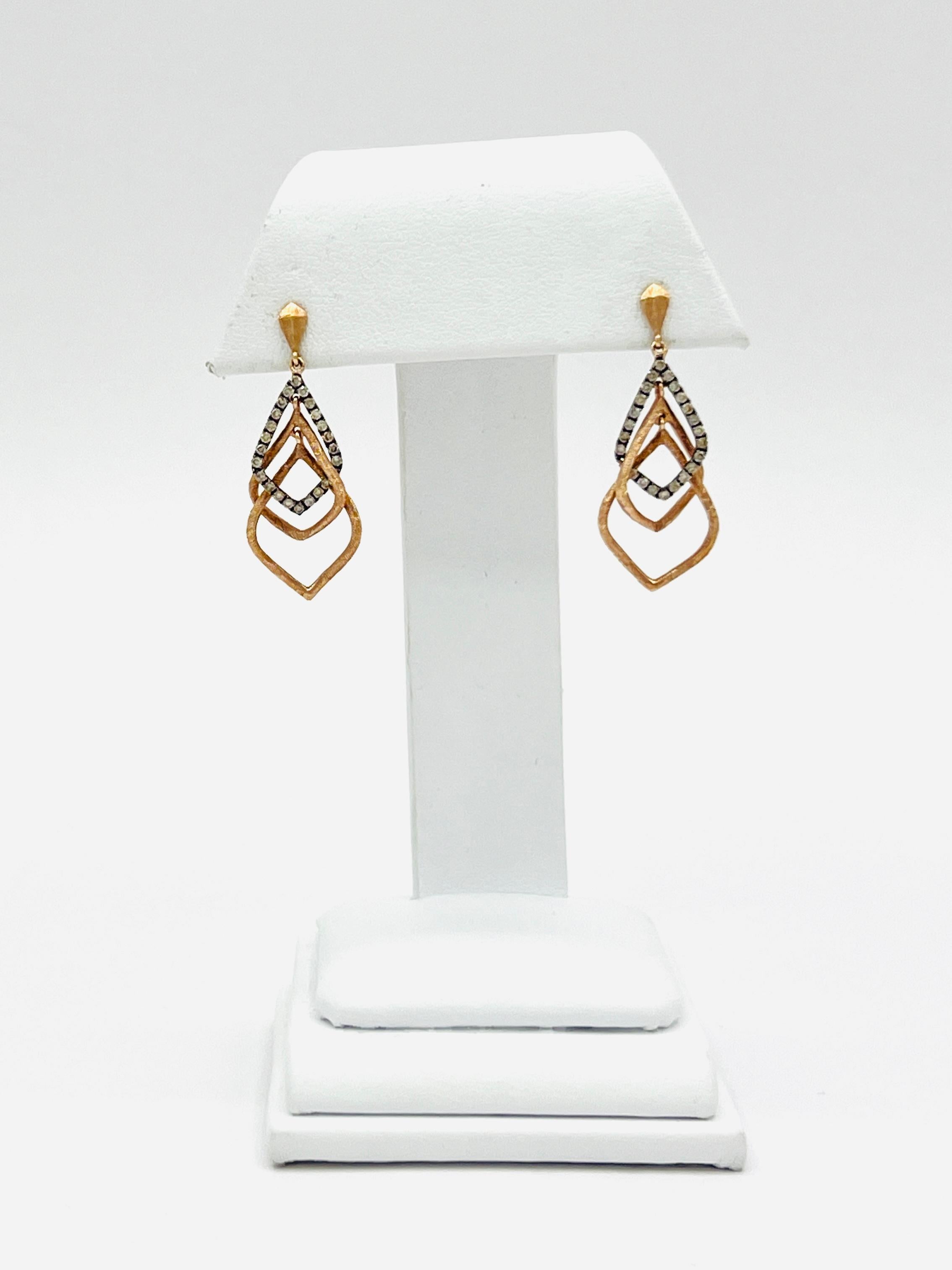Champagne Diamond Dangle Earrings in 14K Rose Gold In New Condition For Sale In Los Angeles, CA