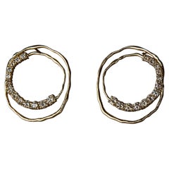 Pendientes de aro doble con diamantes champán en oro amarillo de 18 quilates de Maria Jose Jewelry