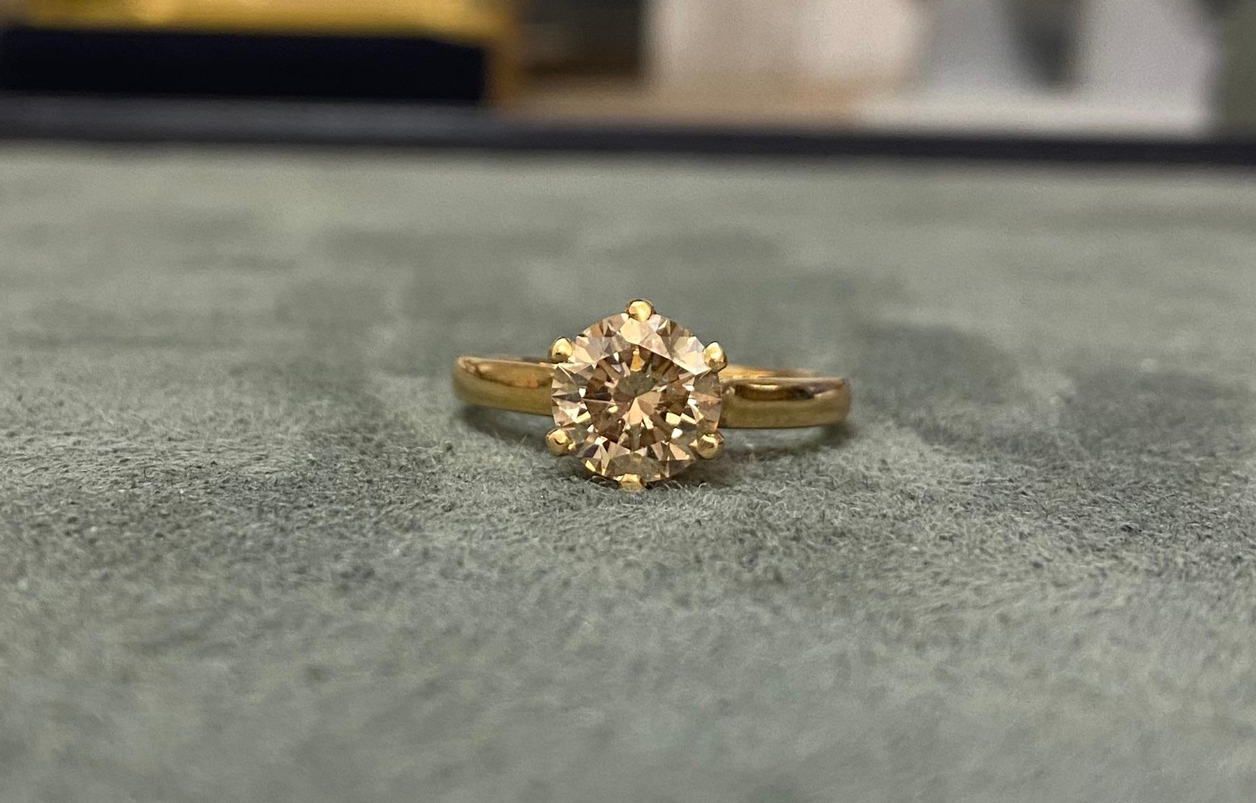 A 1.67ct light brown diamond (SI1) set in 18k yellow gold. 