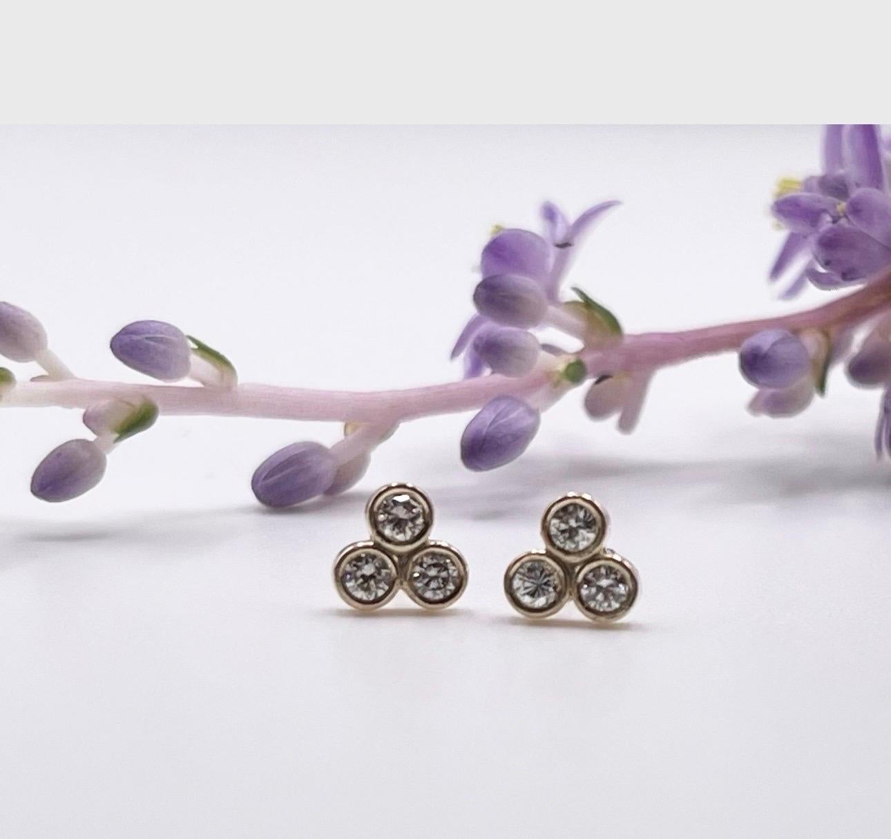 Boucles d'oreilles en or 18KT avec des diamants de couleur naturelle jaune brunâtre et de pureté VS. Ces boucles d'oreilles en diamant sont petites mais très étincelantes ! Parfait pour les adultes, les jeunes et les enfants !

Politique de