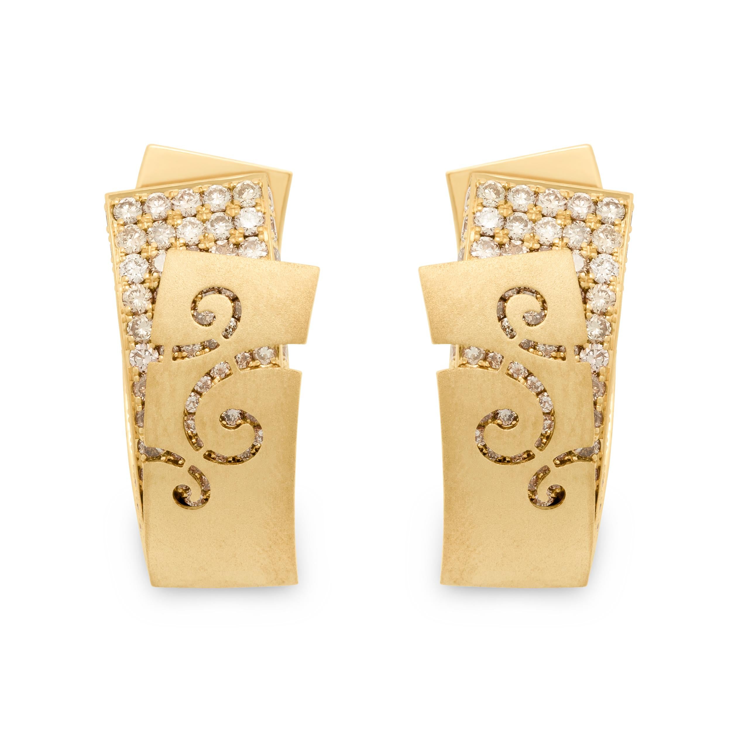Art Deco Champagne Diamonds 18 Karat Yellow Gold Pret-a-Porter Pendant Suite For Sale