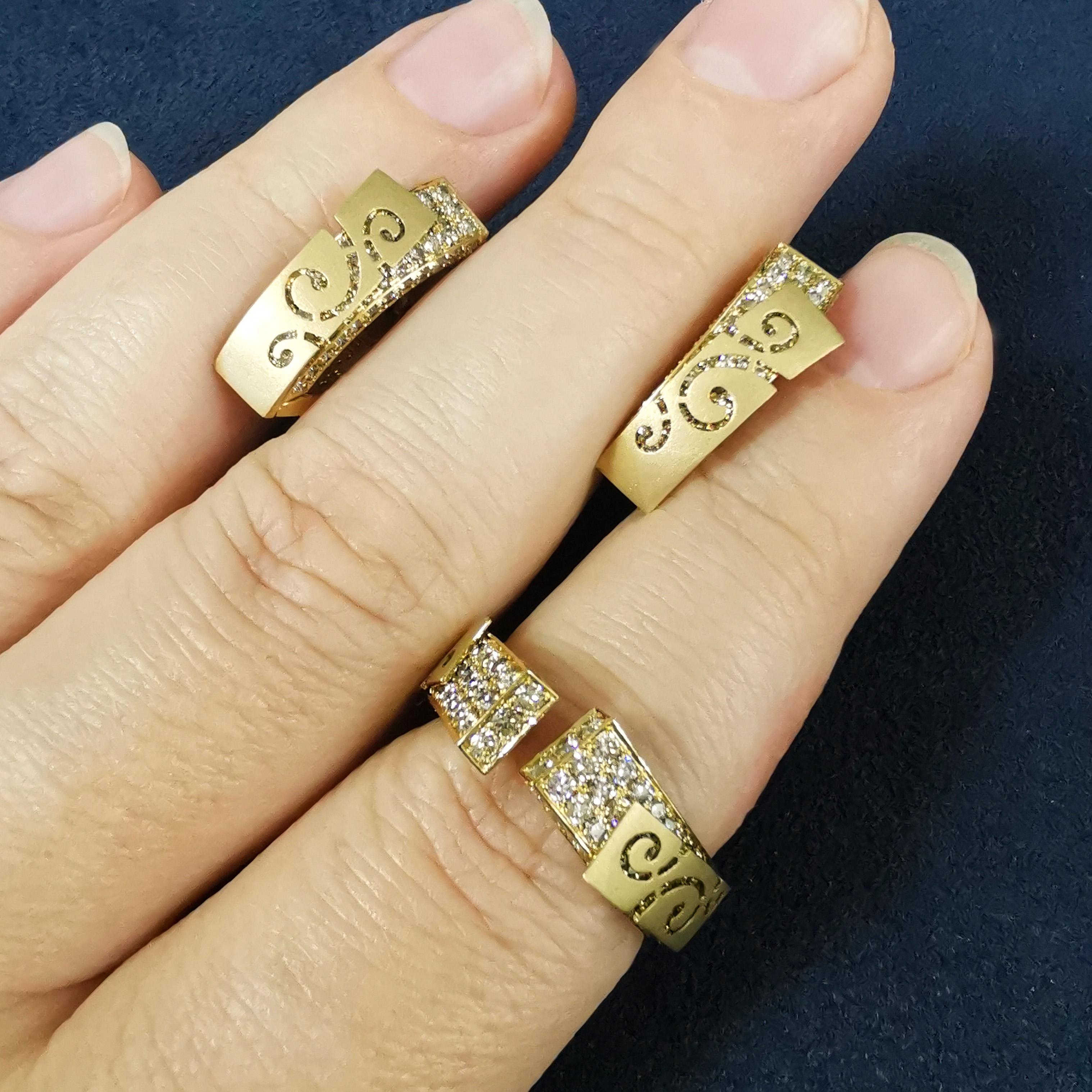 Round Cut Champagne Diamonds 18 Karat Yellow Gold Small Veil Suite