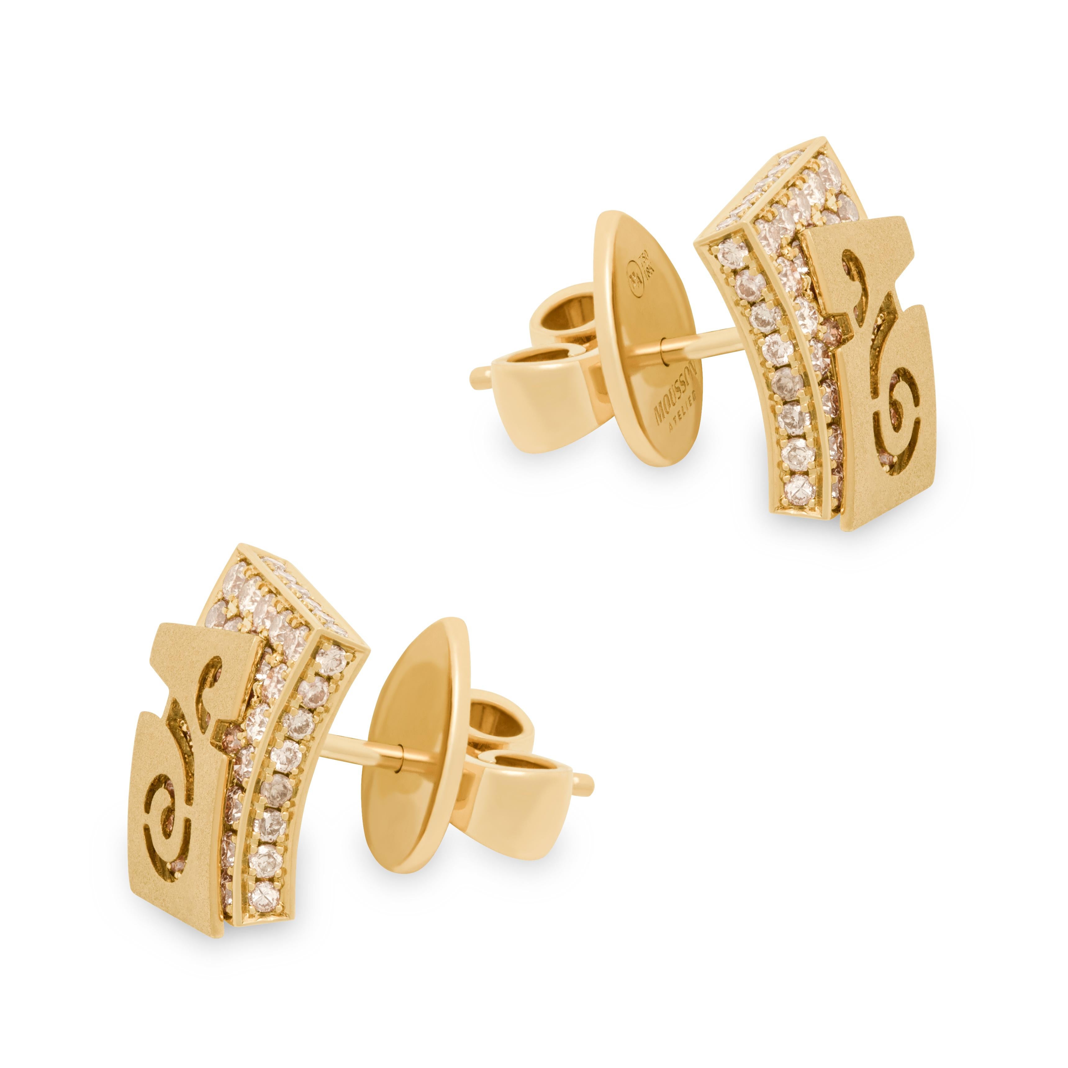Schleifende Ohrstecker aus 18 Karat Gelbgold mit Champagner-Diamanten
Veil hat unsere Designer zu dieser Schmuckserie inspiriert. Diese Ohrringe zum Beispiel scheinen zwei Schichten zu haben. Die erste Schicht ist ein 