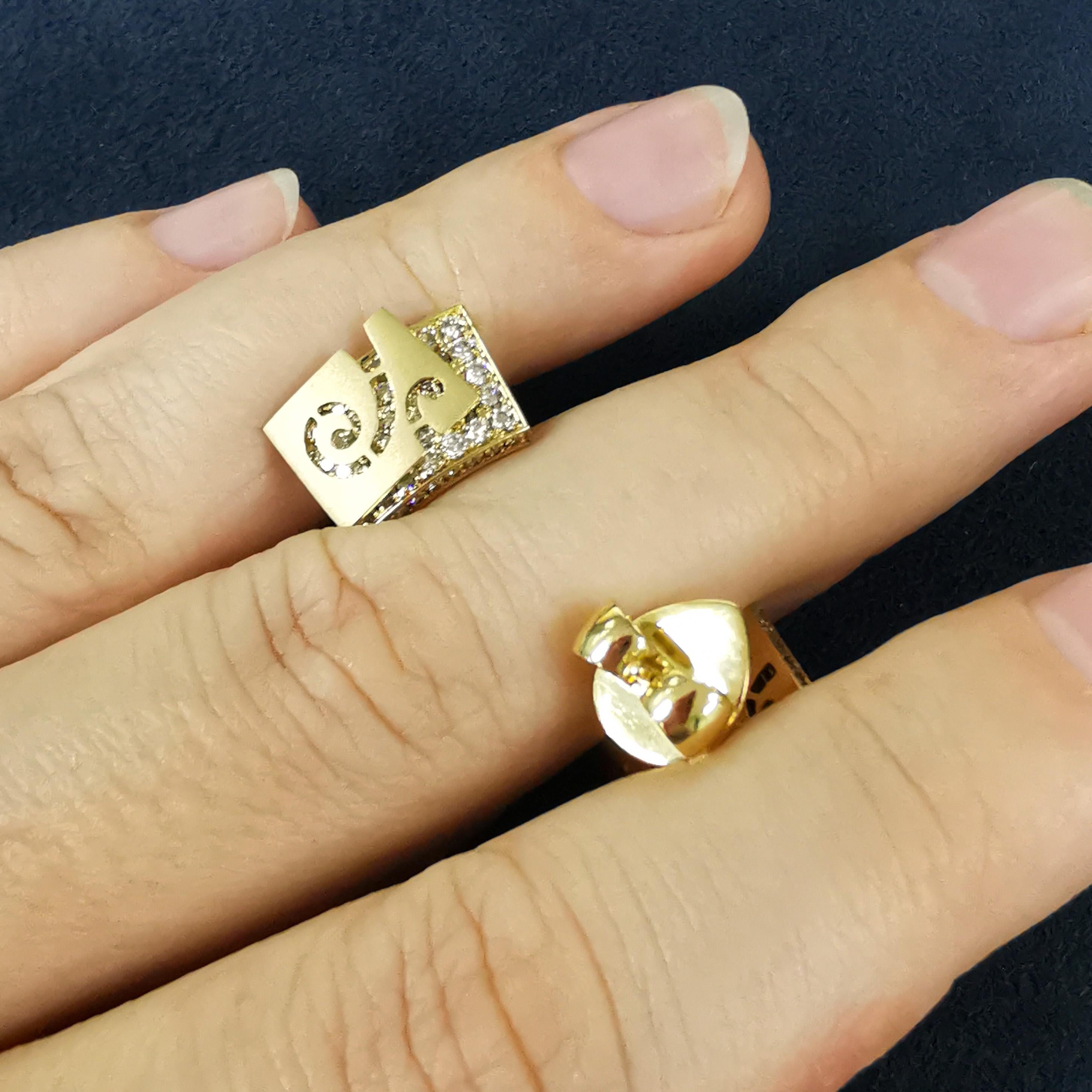 Clous d'oreilles à voile en or jaune 18 carats et diamants champagne Neuf - En vente à Bangkok, TH
