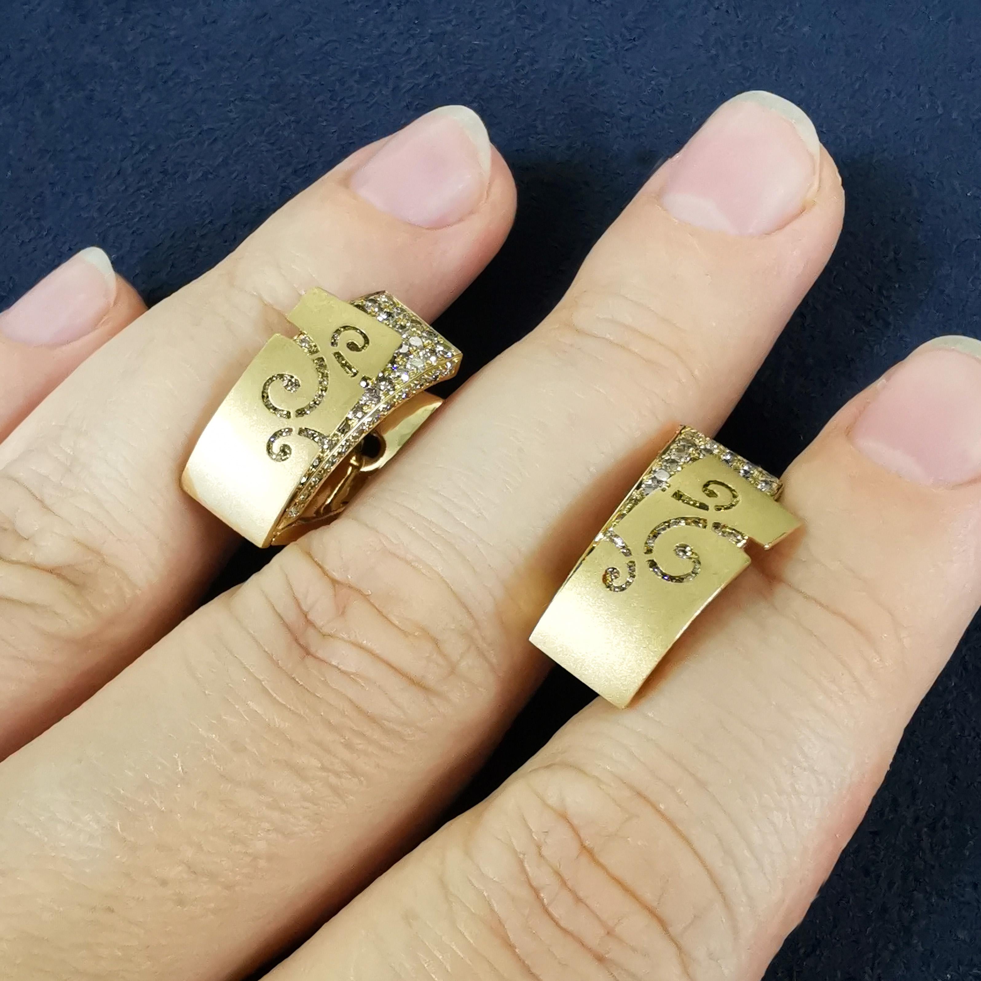 Champagne Diamonds 18 Karat Yellow Gold Veil Earrings In New Condition For Sale In Bangkok, TH