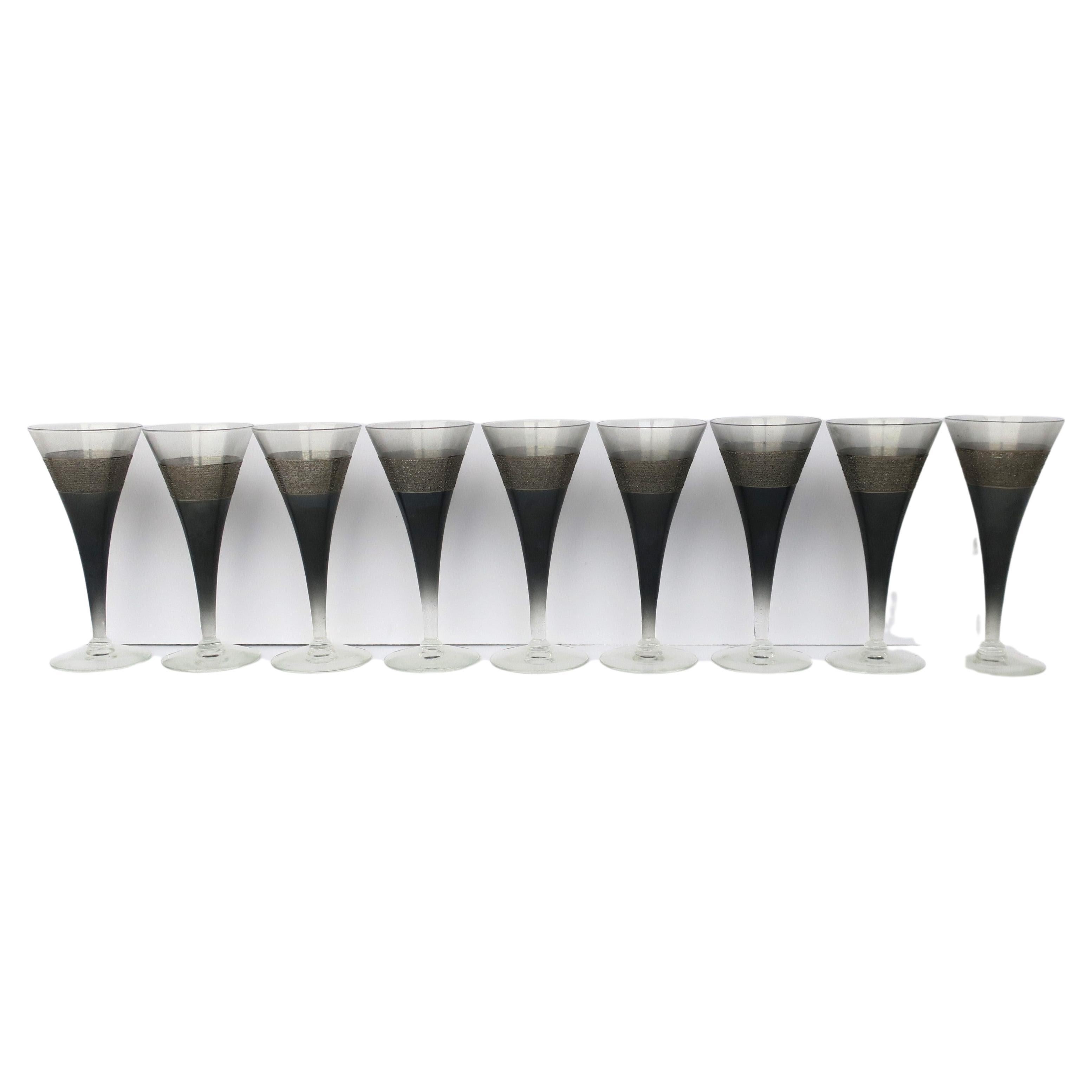 Copas de champán en negro y plata, hacia 1960