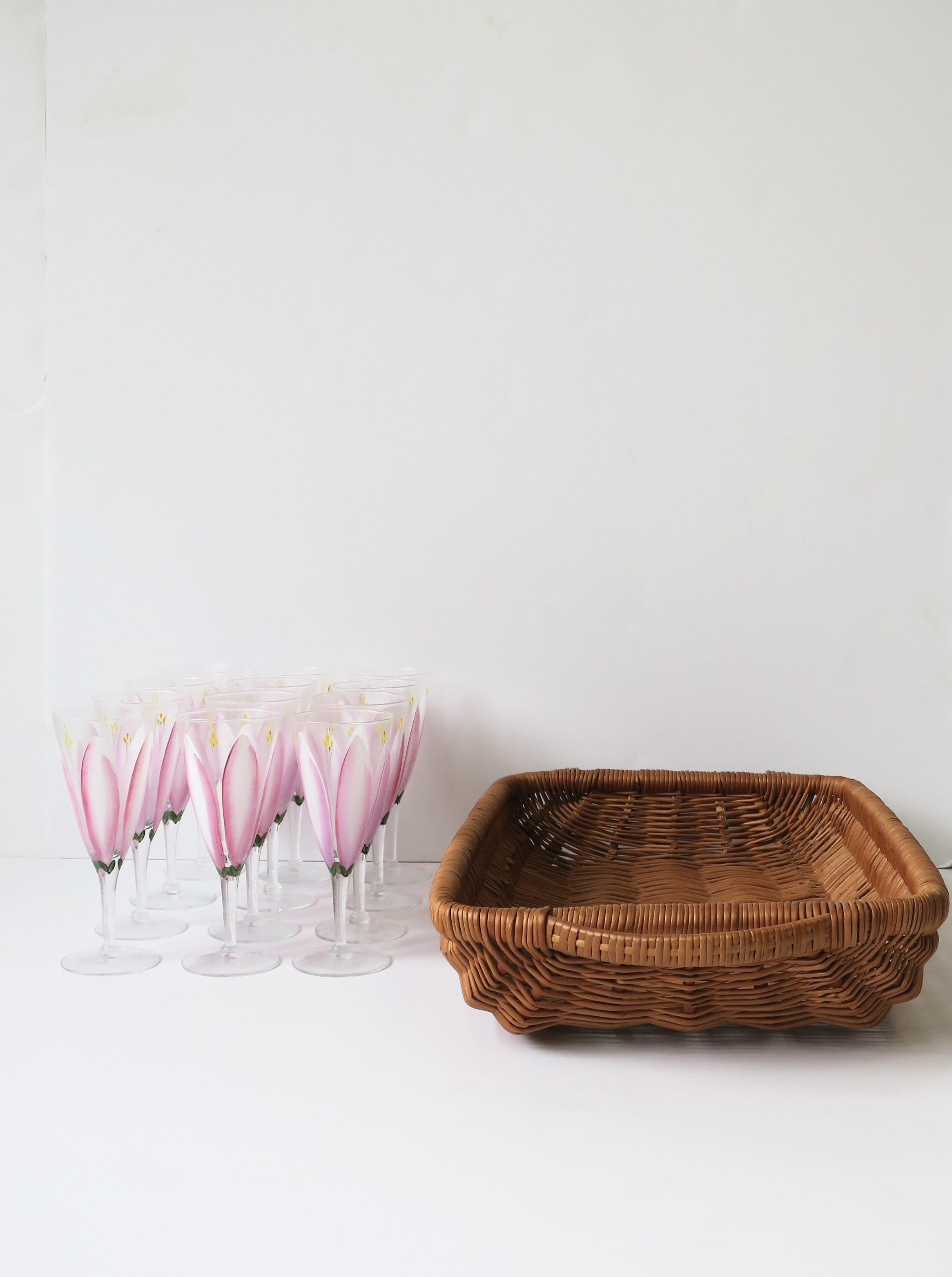 Champagne Flutes Glasses with Pink Tulip Flower Design, Set of 12 For Sale 1