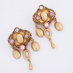 Pendants d'oreilles champagne avec opales et cristaux de Natasha Stambouli