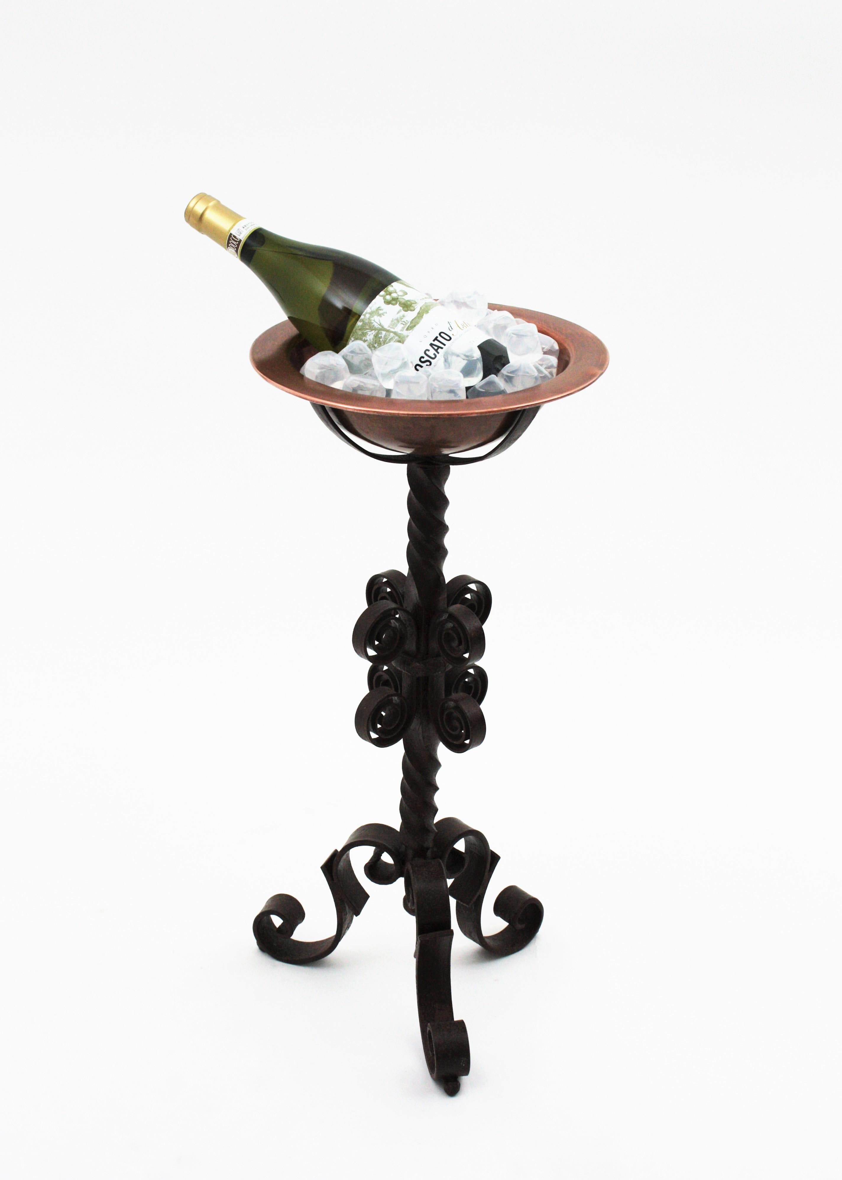 Spanish Champagne Wine Cooler on Stand, Copper and Wrought Iron In Good Condition For Sale In Barcelona, ES
