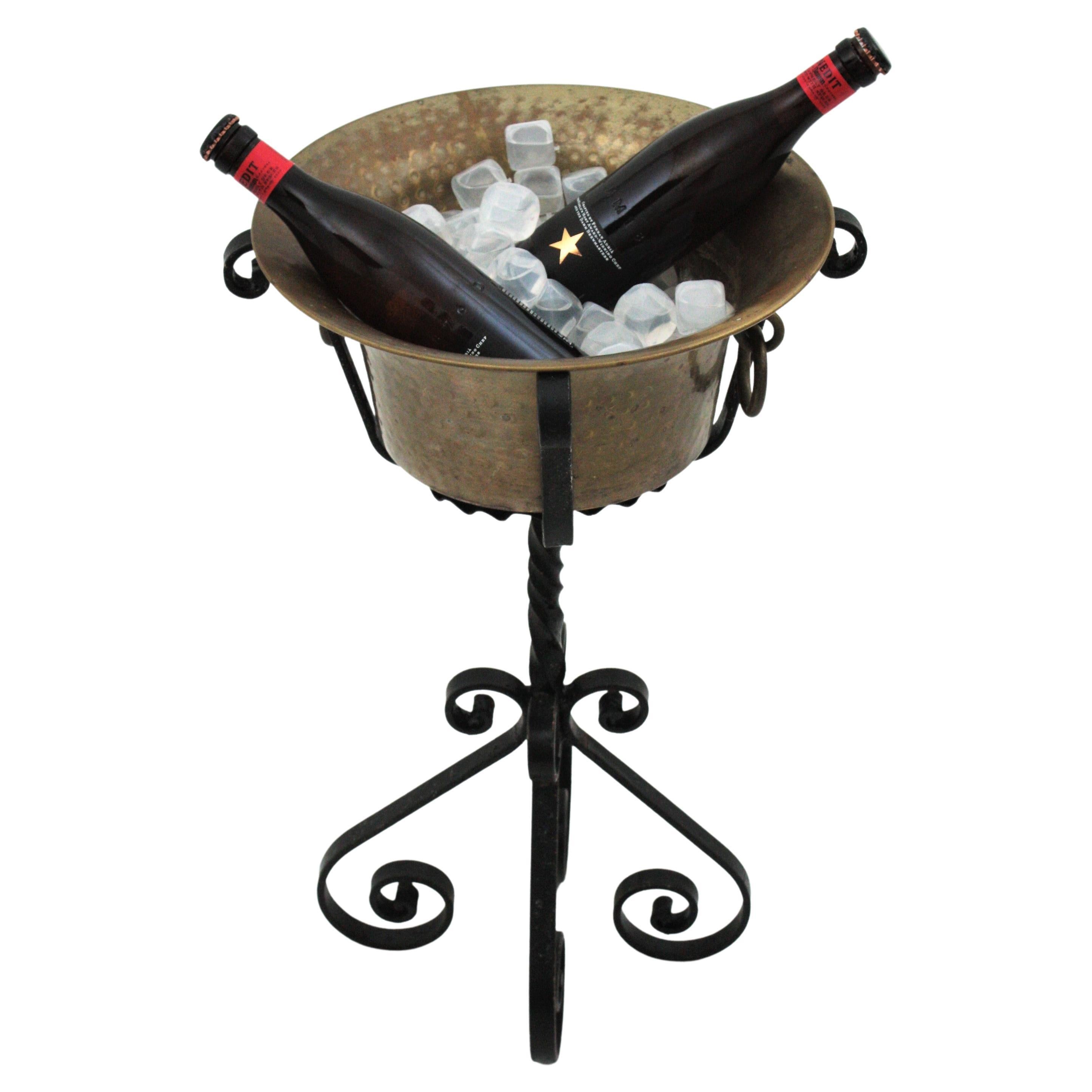 Schmiedeeisen und Messing Champagner Weinkühler Standing Ice Bucket (Gehämmert) im Angebot