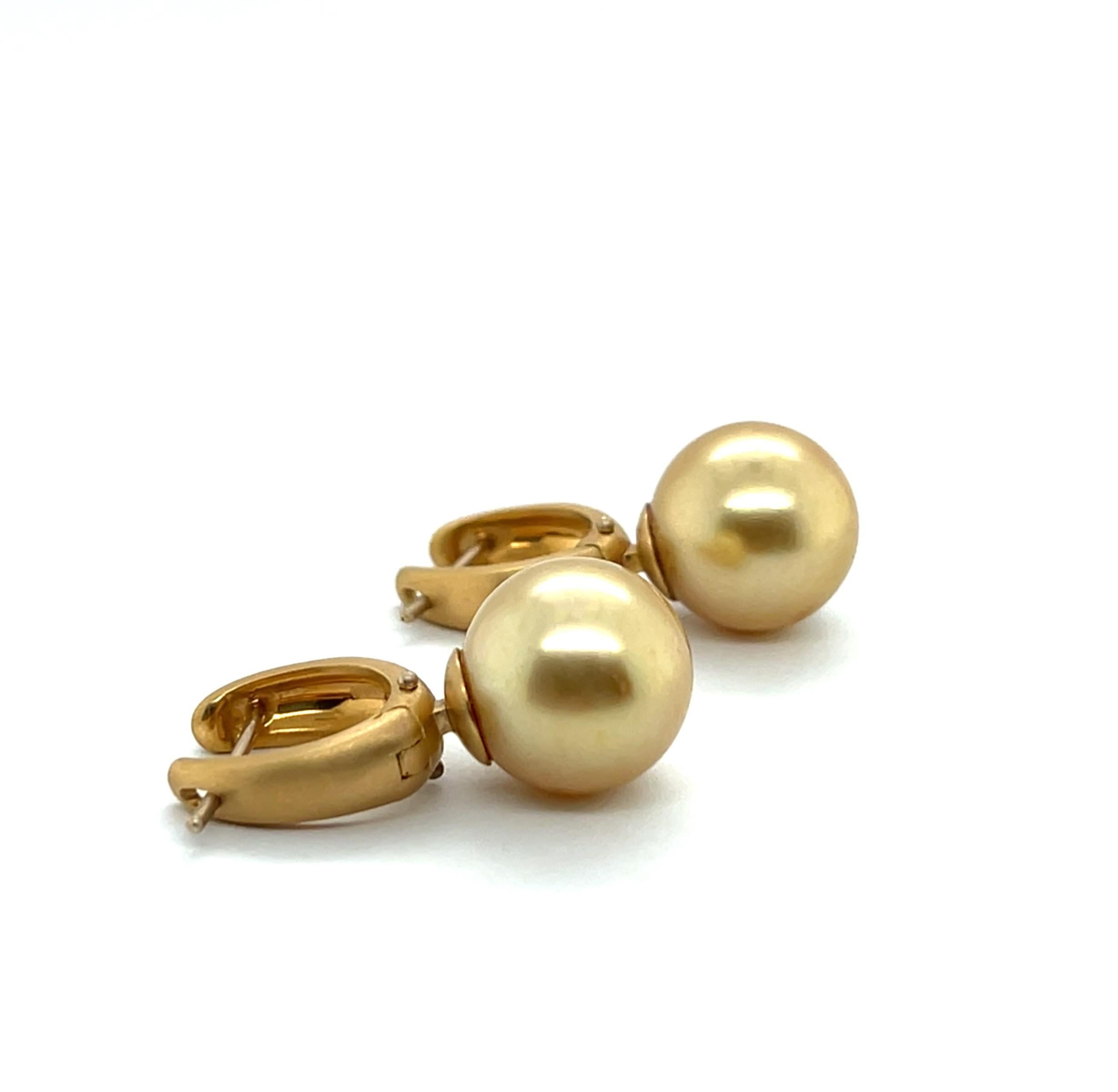 Champagne Pearl and Yellow Gold Earrings For Sale 3