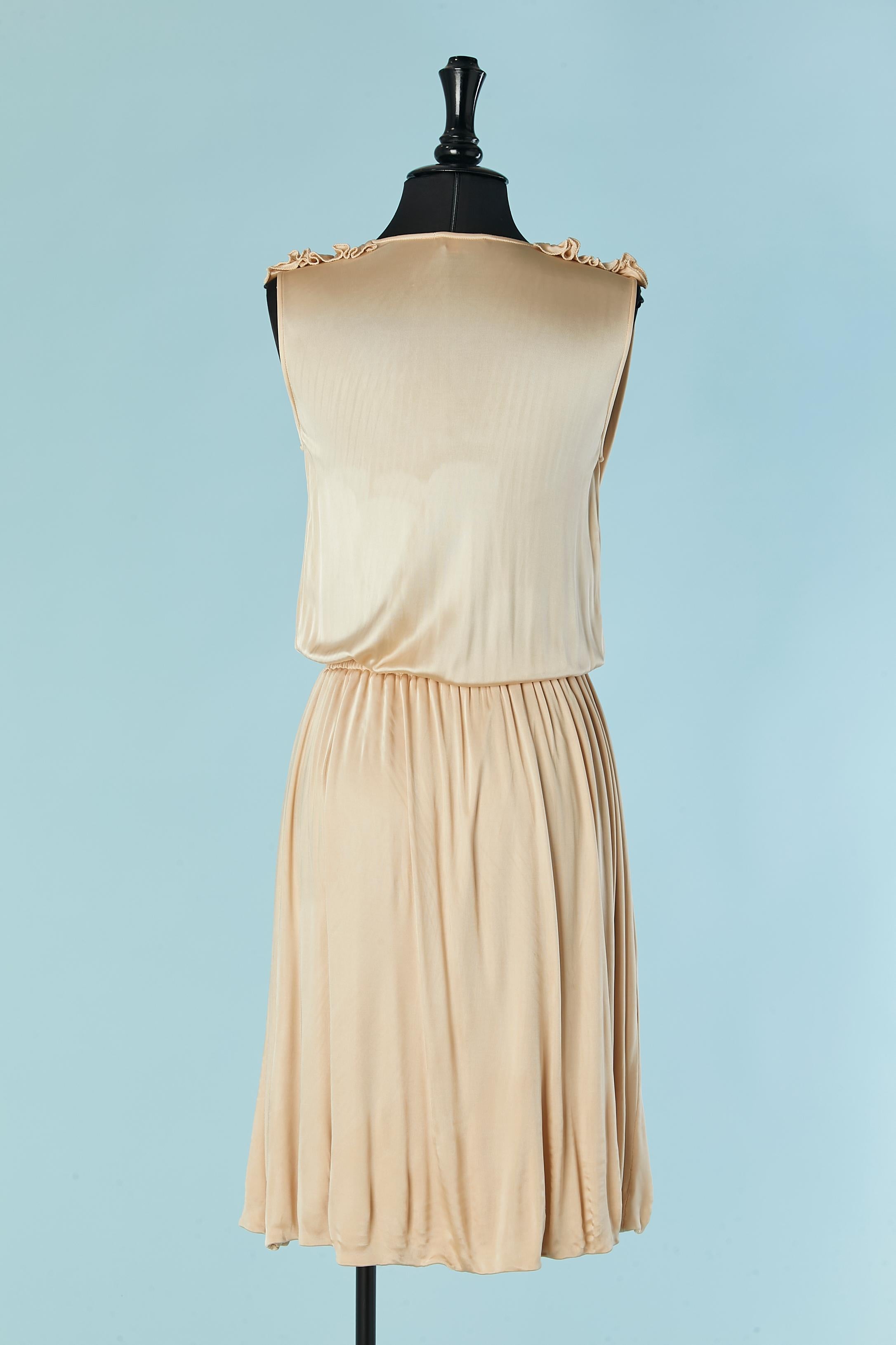 Abito da cocktail drappeggiato in jersey di rayon champagne Fendi in vendita 1