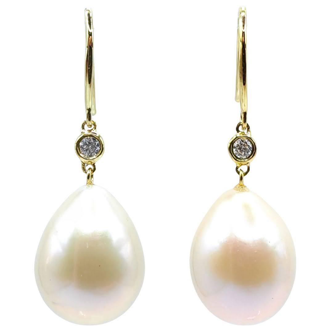 Contemporain Champagne Teardrop Baroque Pearl Diamond Necklace & Earrings Set 18K Yellow Gold en vente