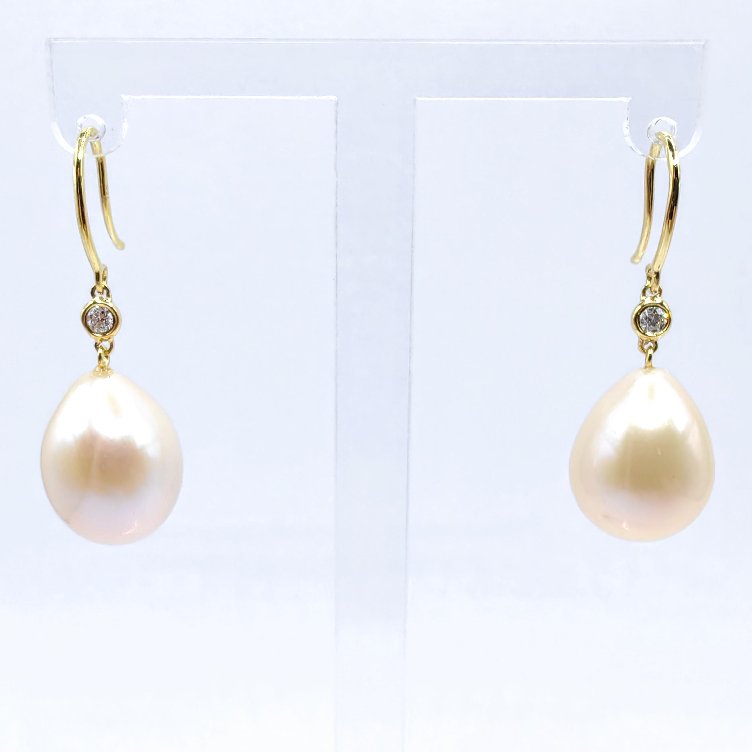 Taille ronde Champagne Teardrop Baroque Pearl Diamond Necklace & Earrings Set 18K Yellow Gold en vente