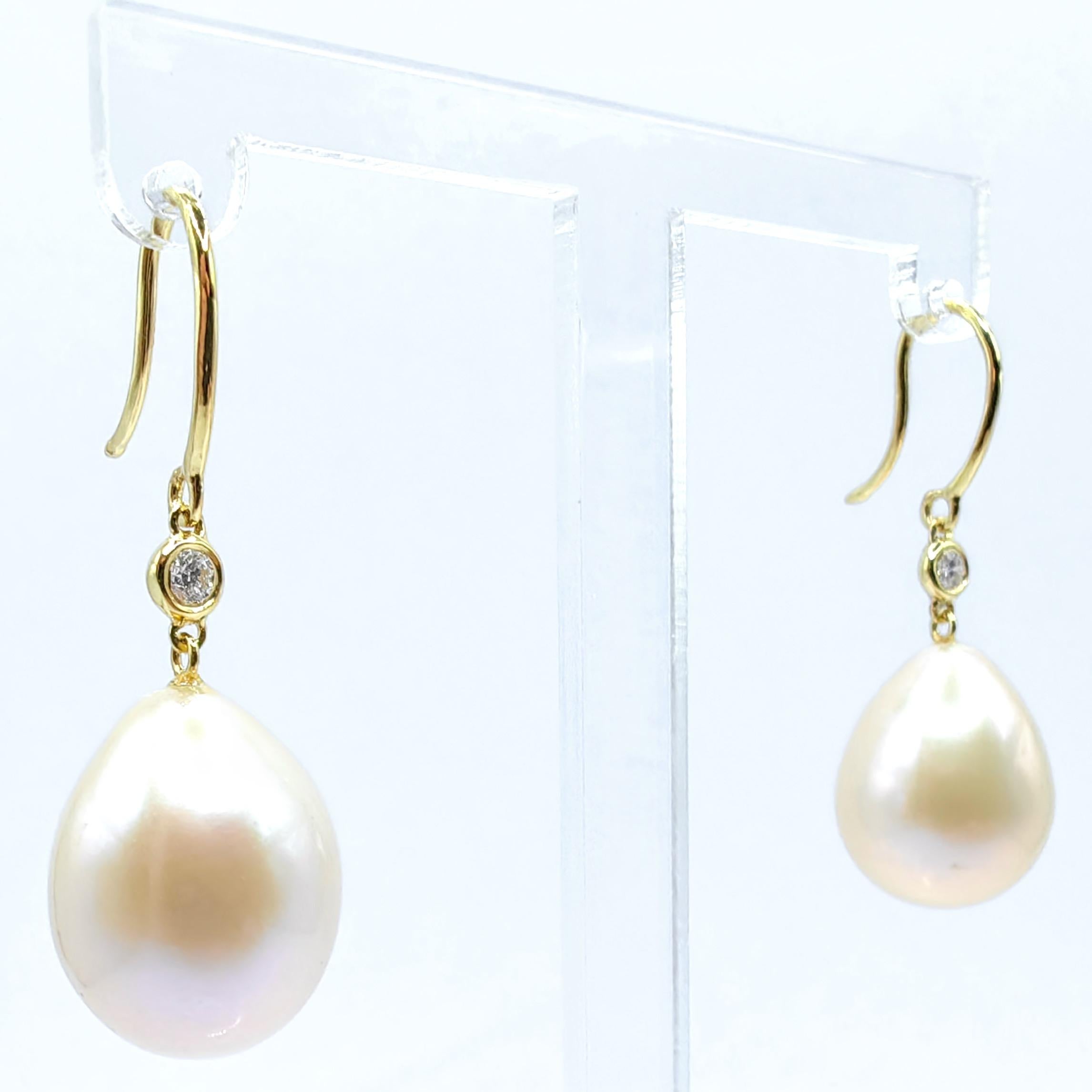 Champagne Teardrop Baroque Pearl Diamond Necklace & Earrings Set 18K Yellow Gold en vente 1