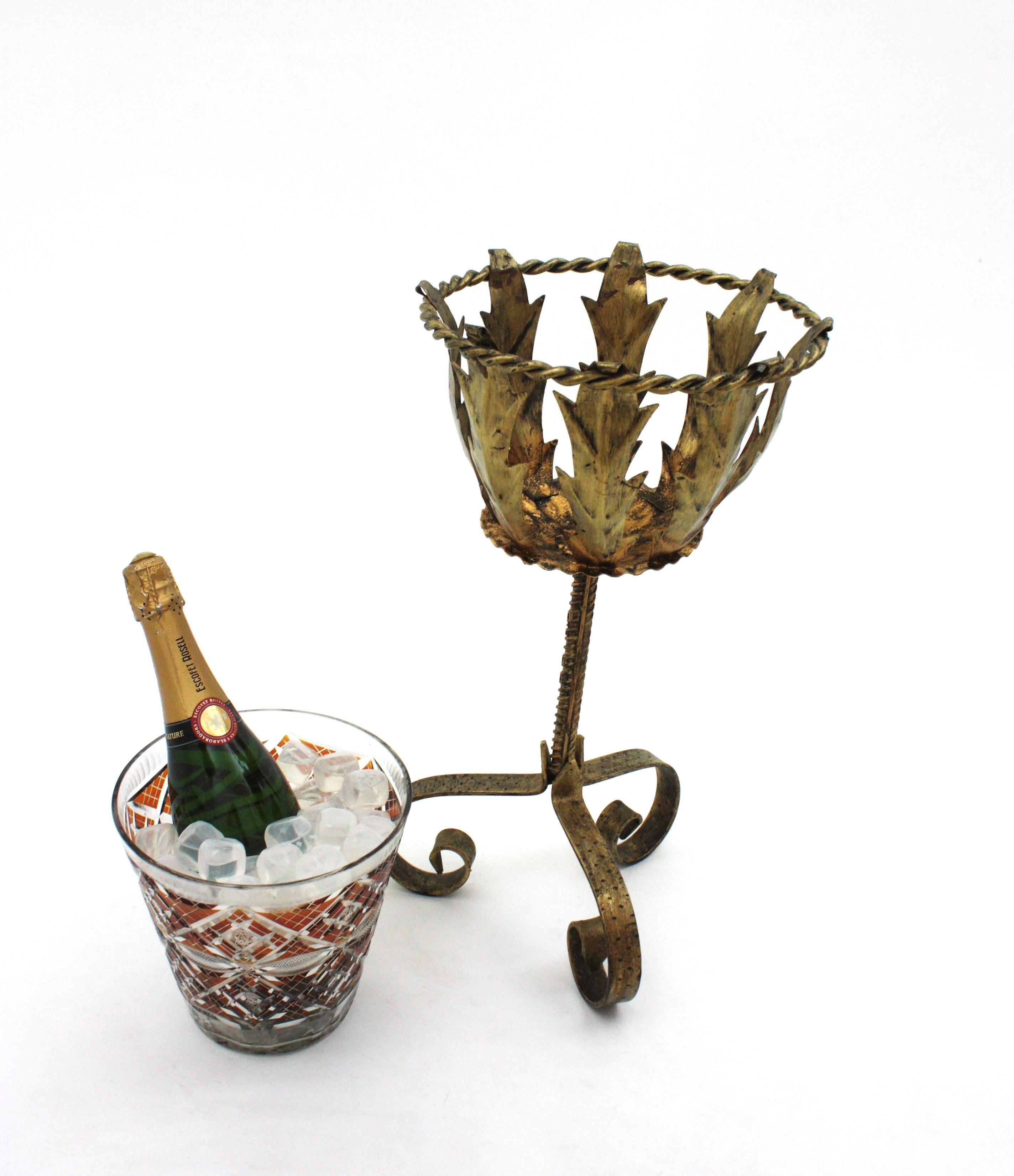 Secchiello per vino Champagne con supporto in ferro dorato e cristallo sfaccettato in vendita 2