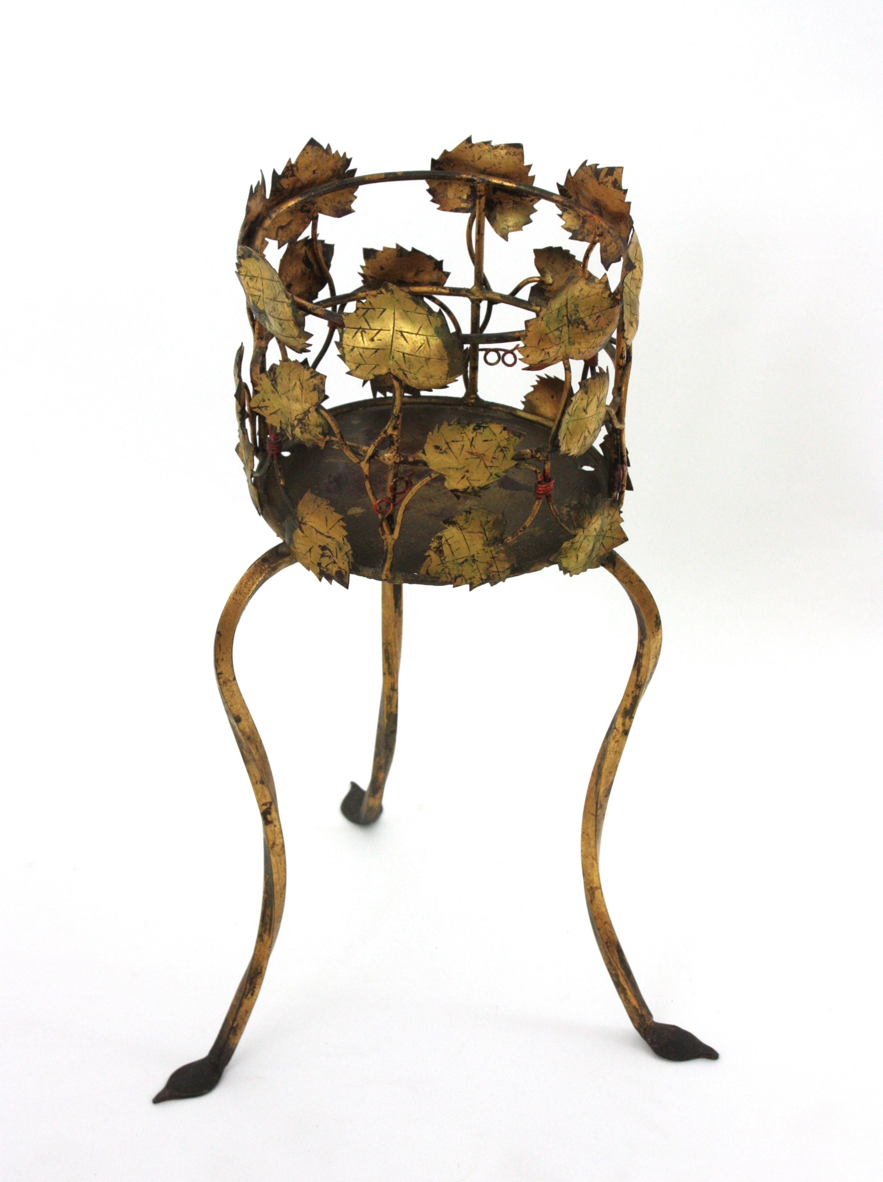 Champagne Wine Cooler Stand Ice Bucket / Drinks Stand, Foliage Design, Gilt Iron In Good Condition For Sale In Barcelona, ES