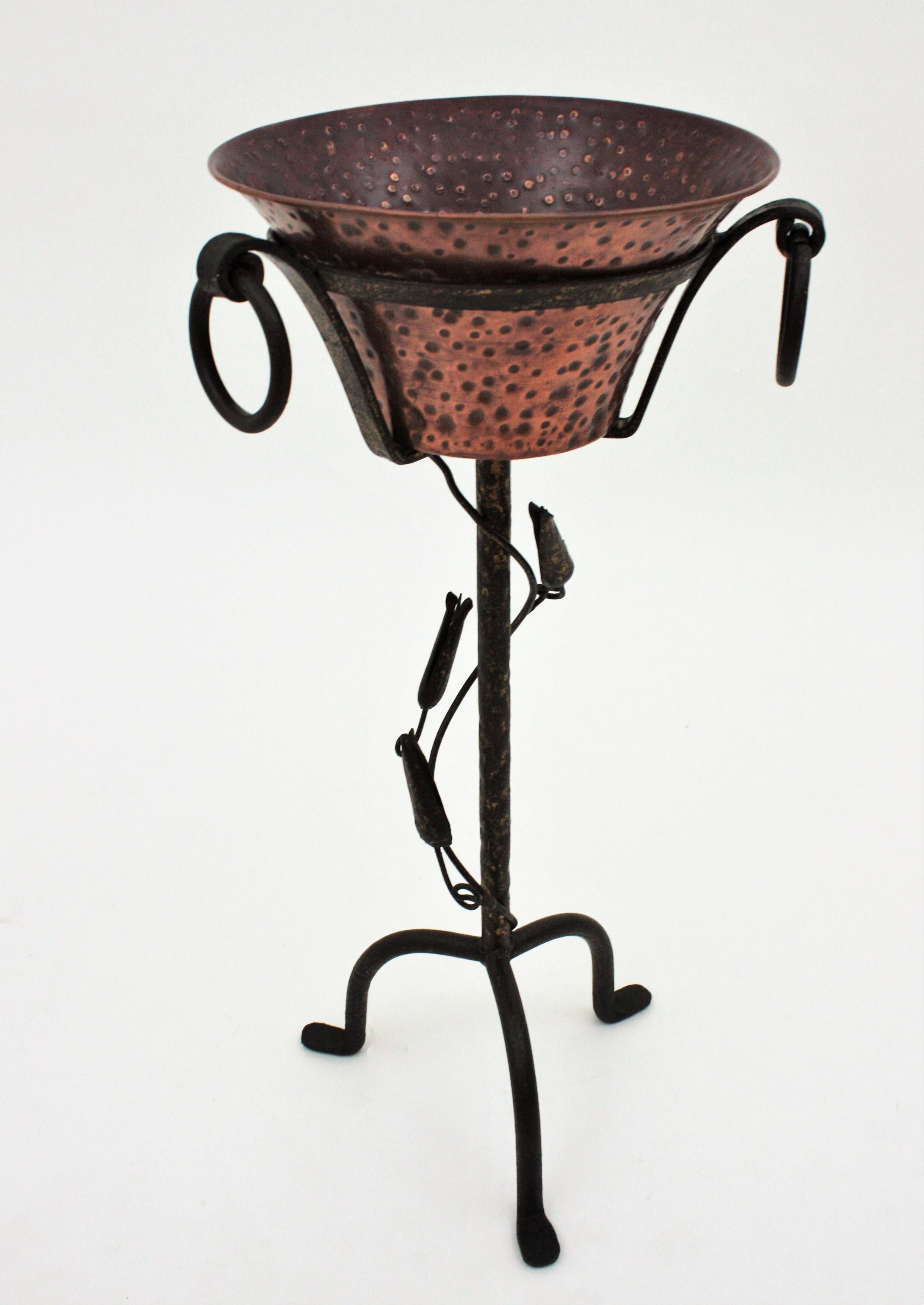 Champagne or Wine Cooler Stand Serving Bucket in Hand Forged Iron and Copper In Good Condition In Barcelona, ES