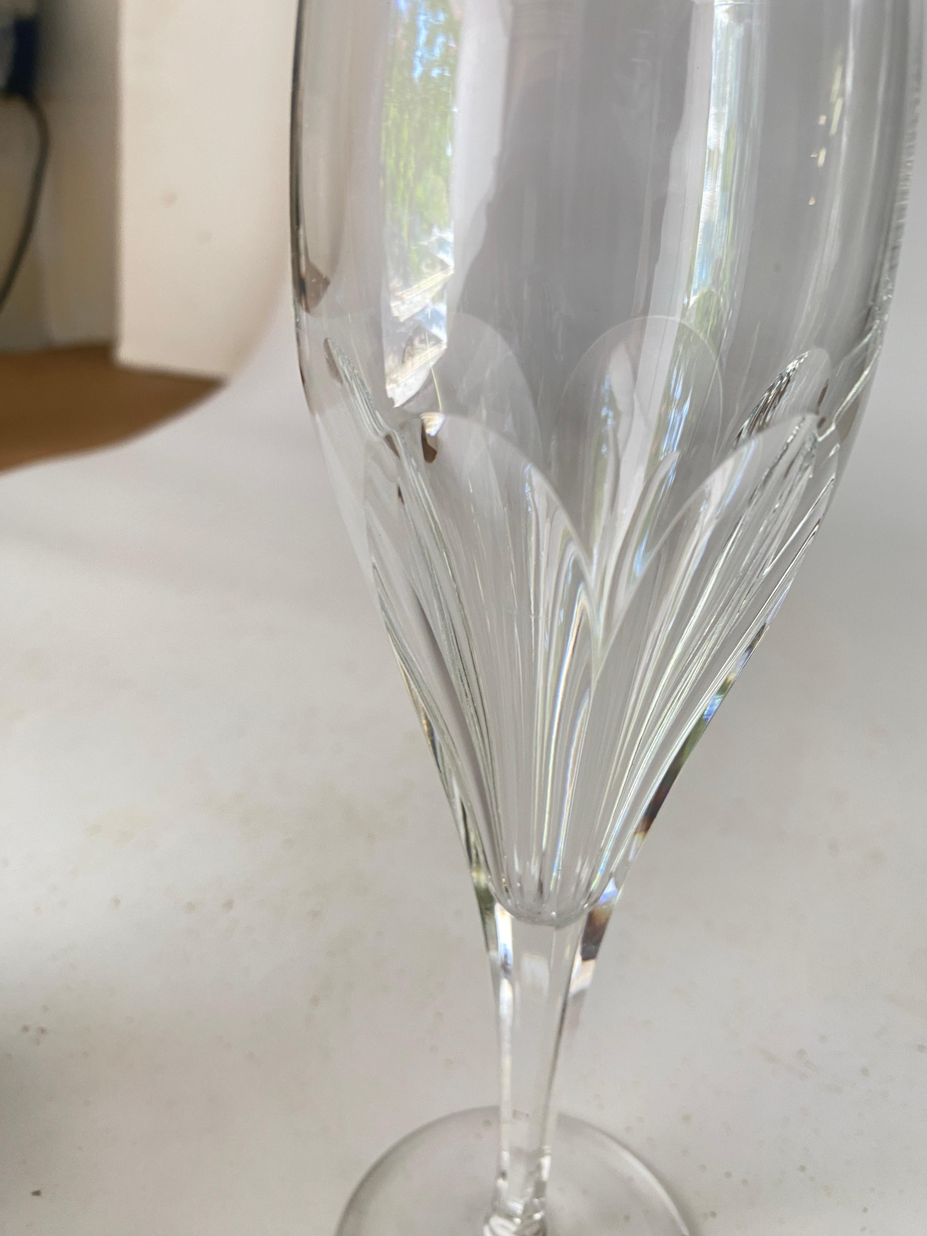 Carved Champaign Flûte Glasses in Crystal in transparent Color France 1940 Set of 8 For Sale