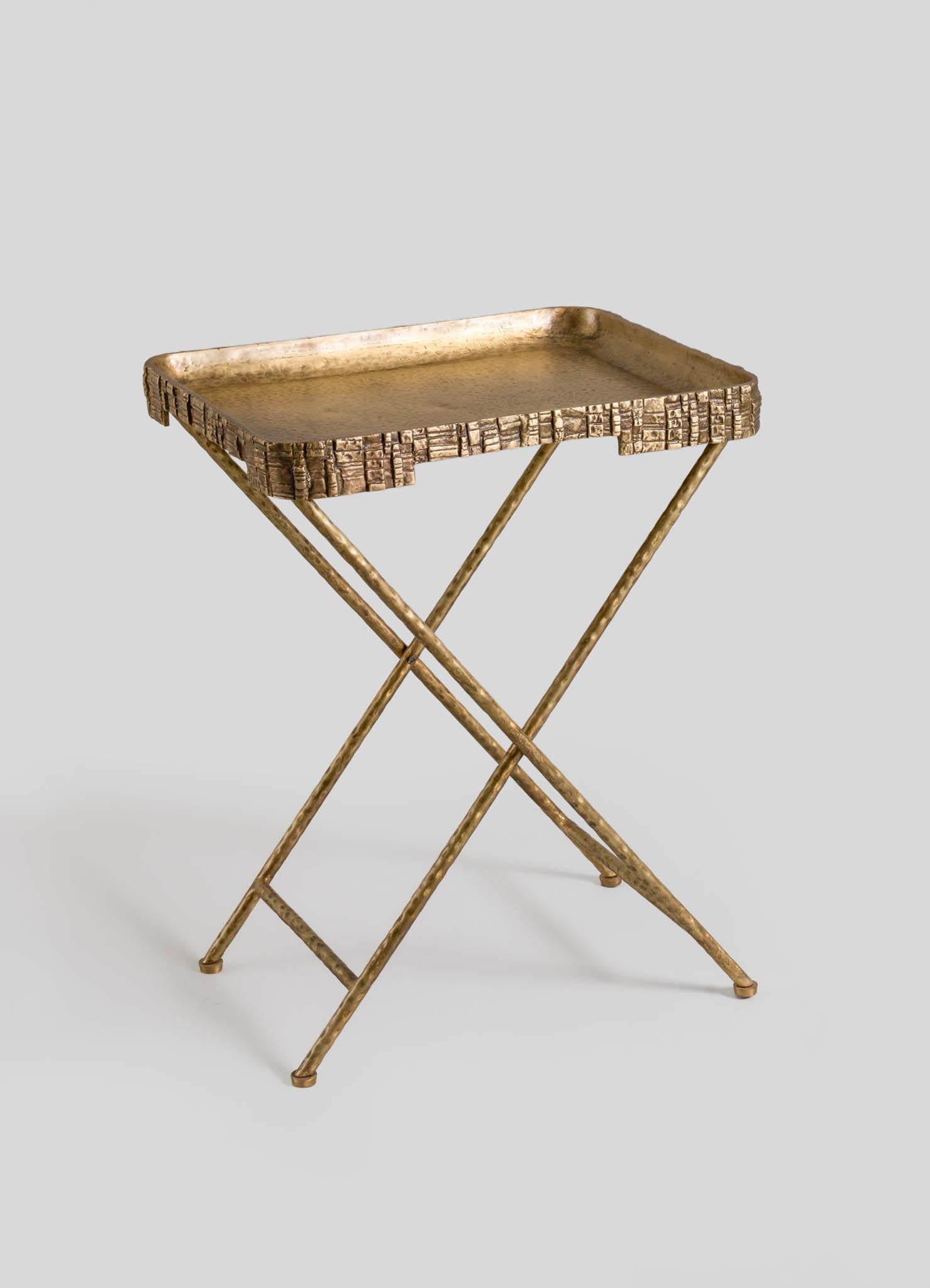 Indiano Champaner Tray Table Medium in ottone, Viya di Vikram Goyal in vendita