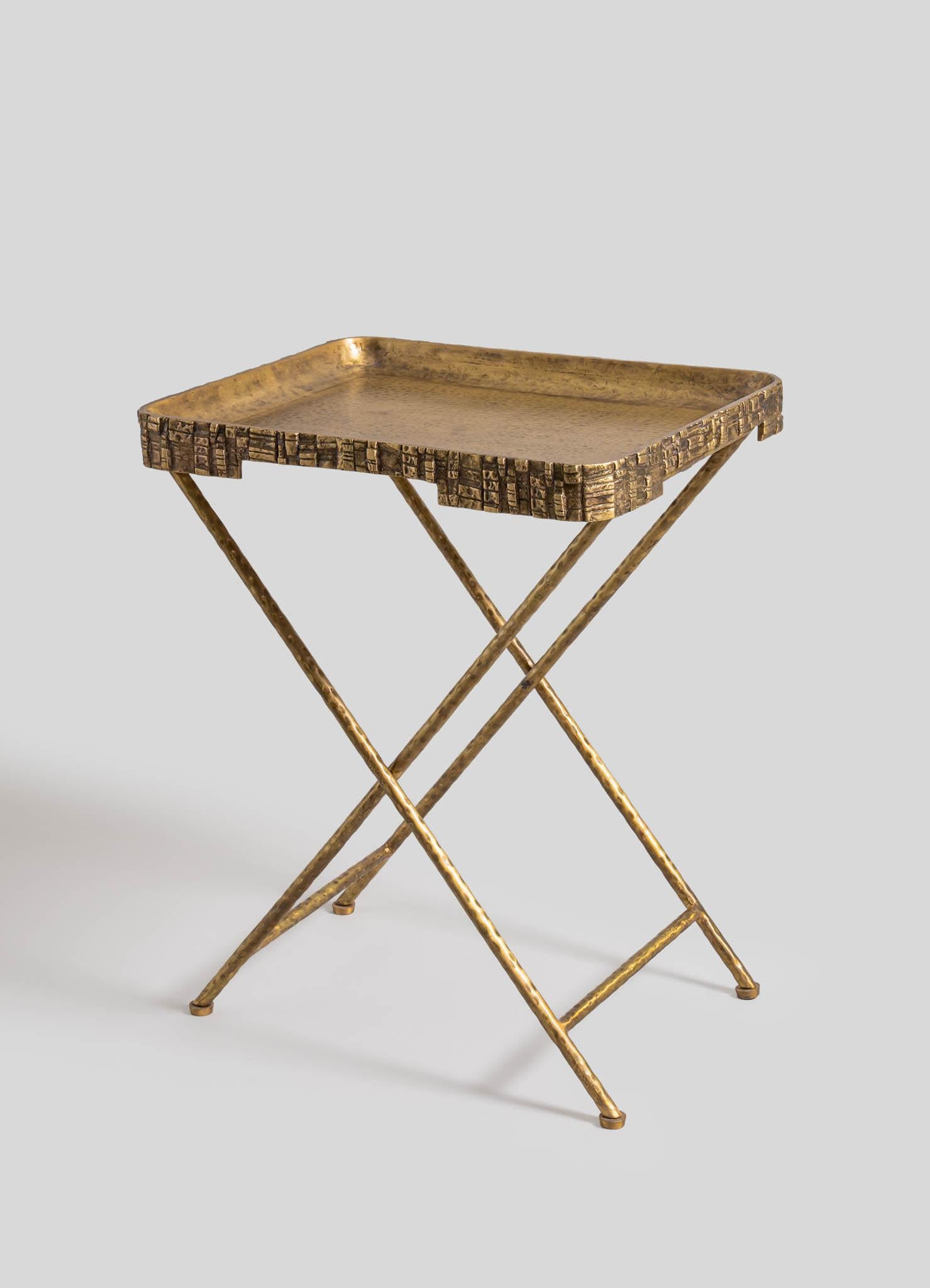 Calco Champaner Tray Table Medium in ottone, Viya di Vikram Goyal in vendita