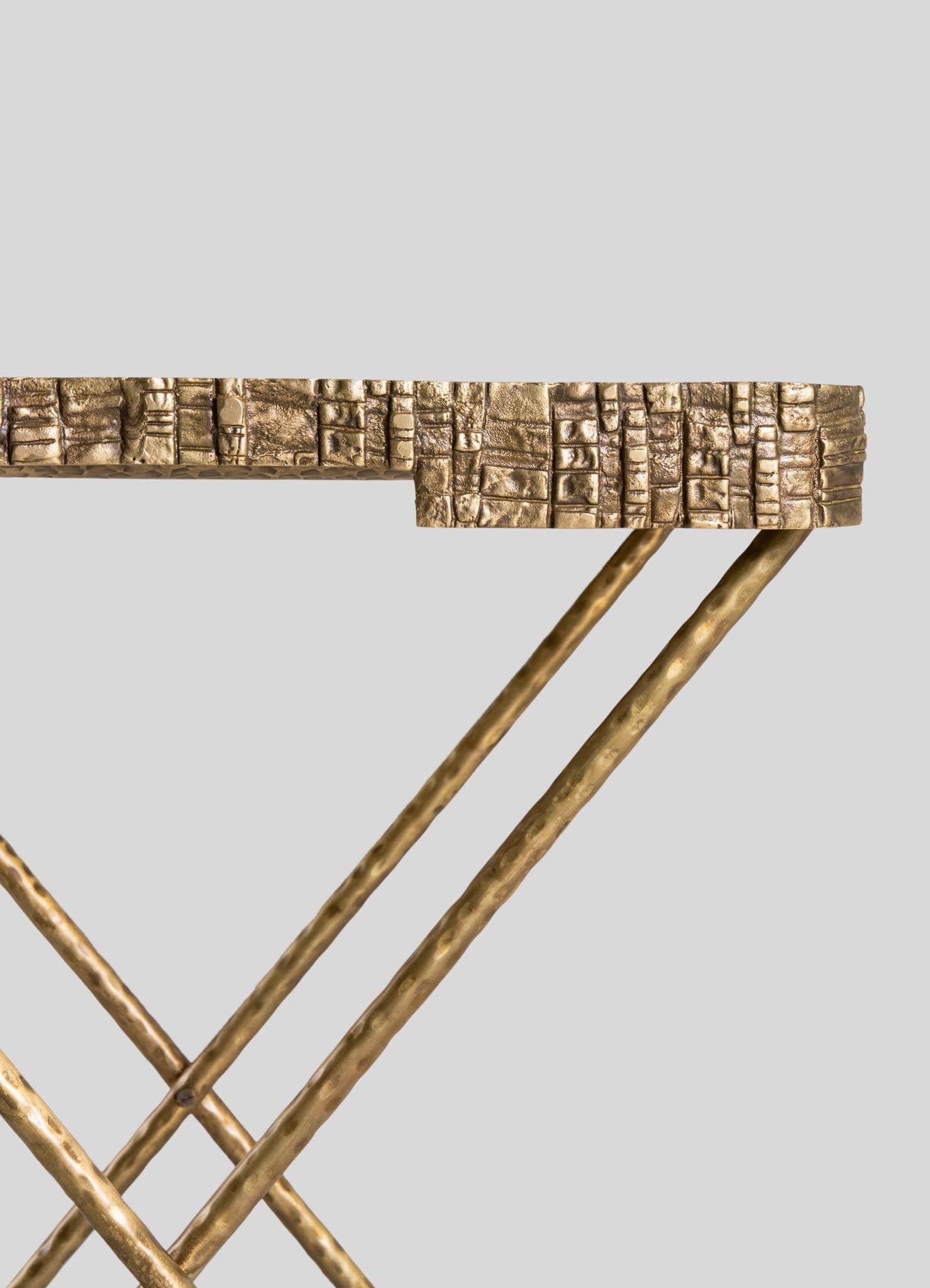 Champaner Tray Table Medium in ottone, Viya di Vikram Goyal In condizioni Nuovo in vendita a Noida, DL