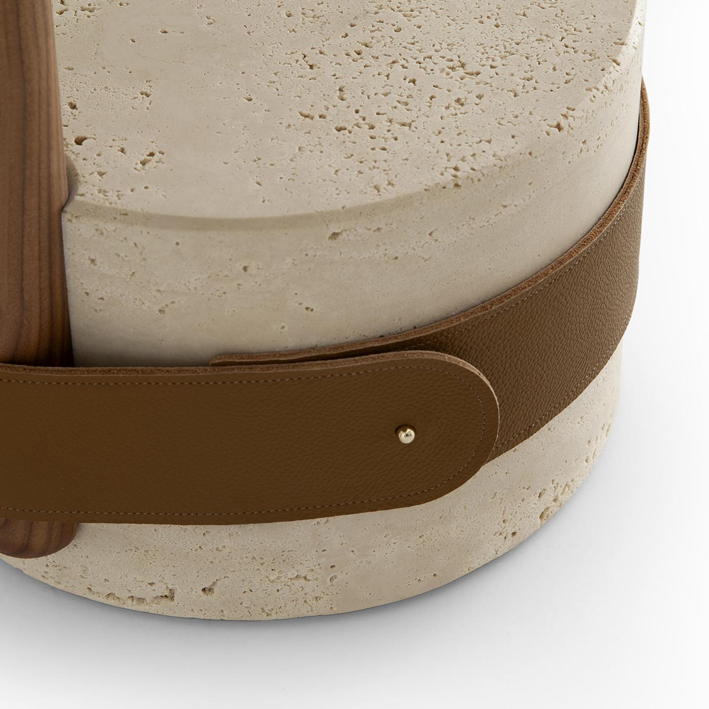 Table d'appoint Champignon avec base en marbre travertin romain par Morica Design Neuf - En vente à Milan, IT