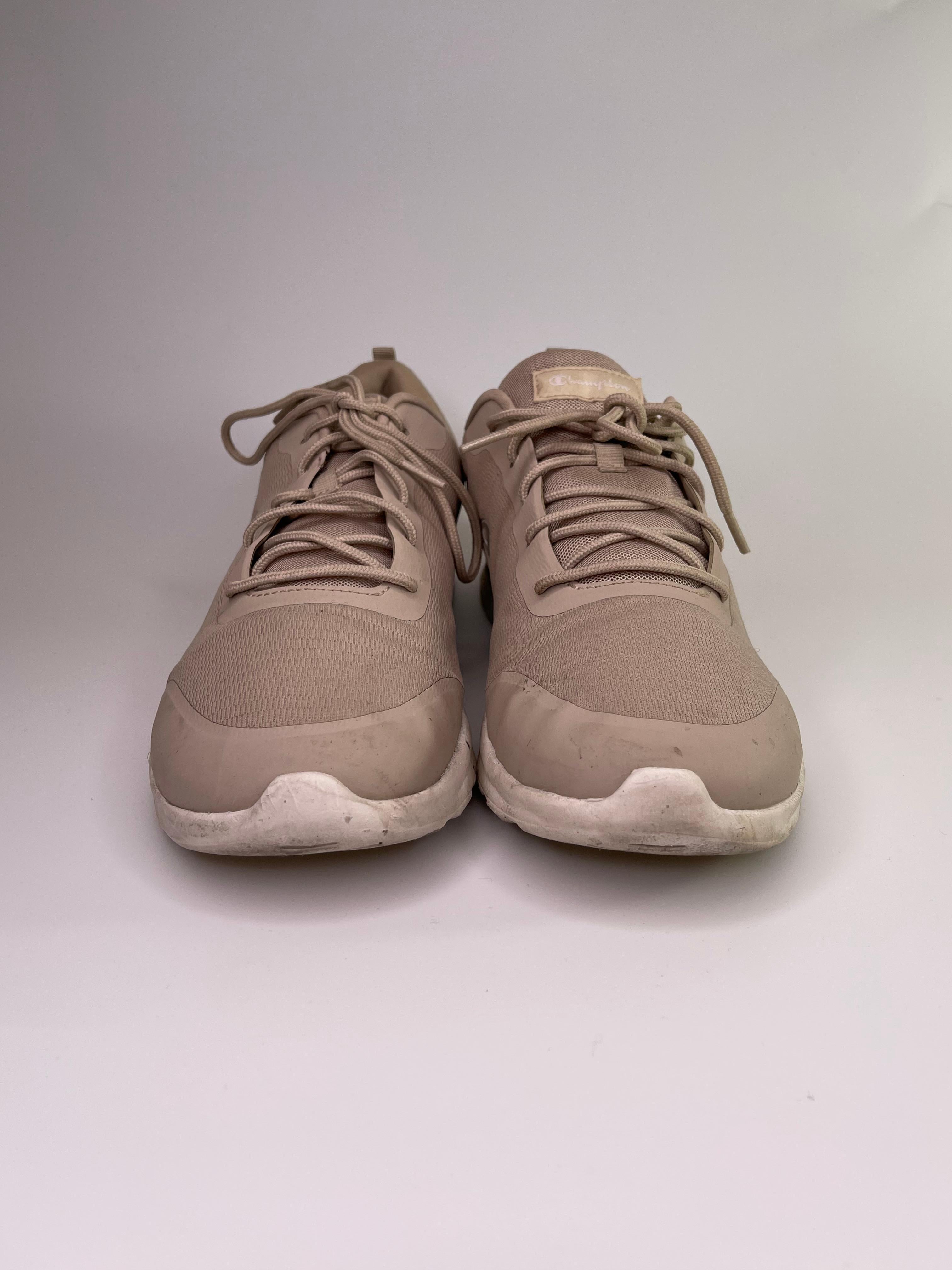 COLOR: Putty
MATERIAL: Synthetic
ITEM CODE: 168749
SIZE: 13 US
CONDITION: Used sneakers with stains on the sides and bottoms.

Made in