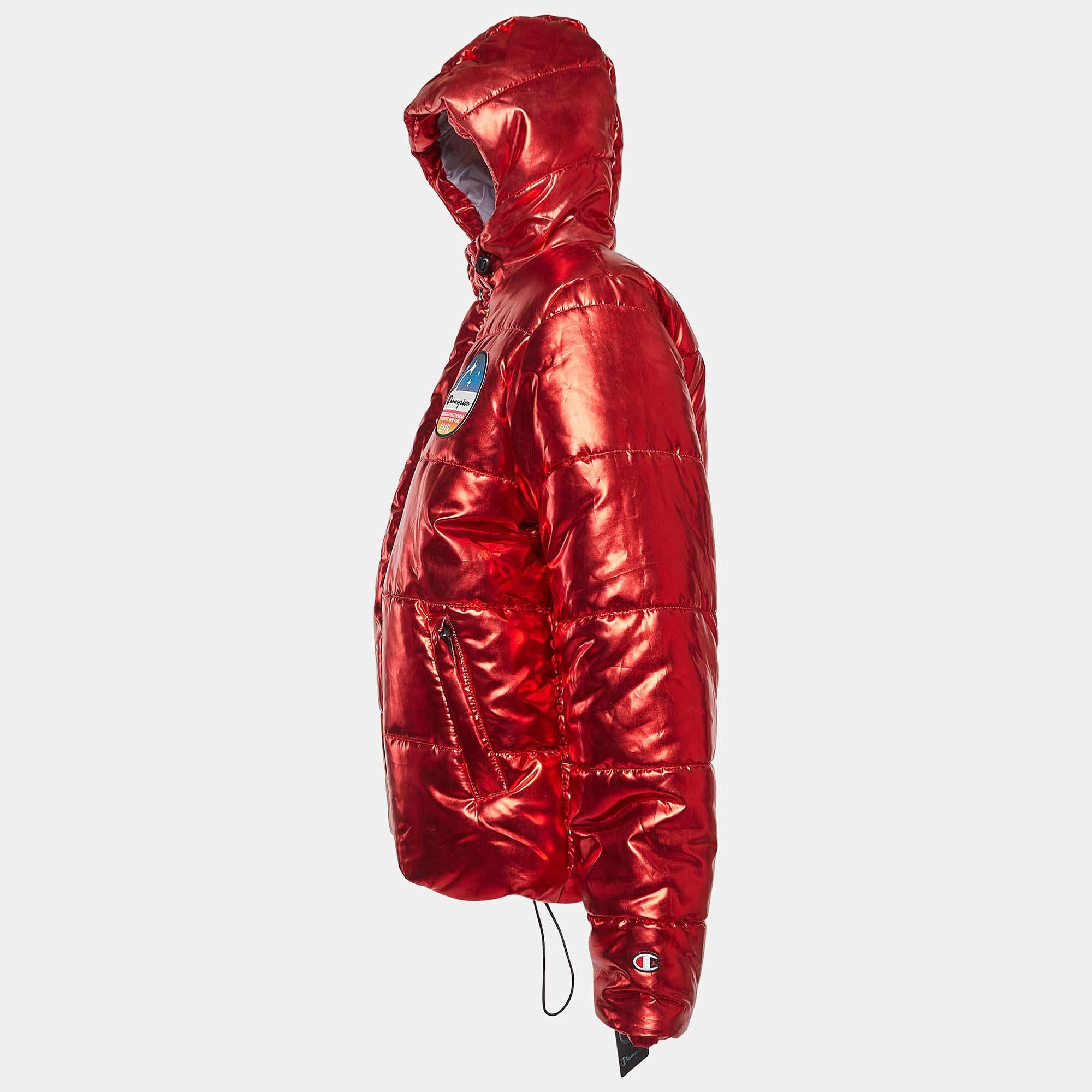 Rosso Champion Red Lame stampato e con dettaglio badge M. I. in vendita