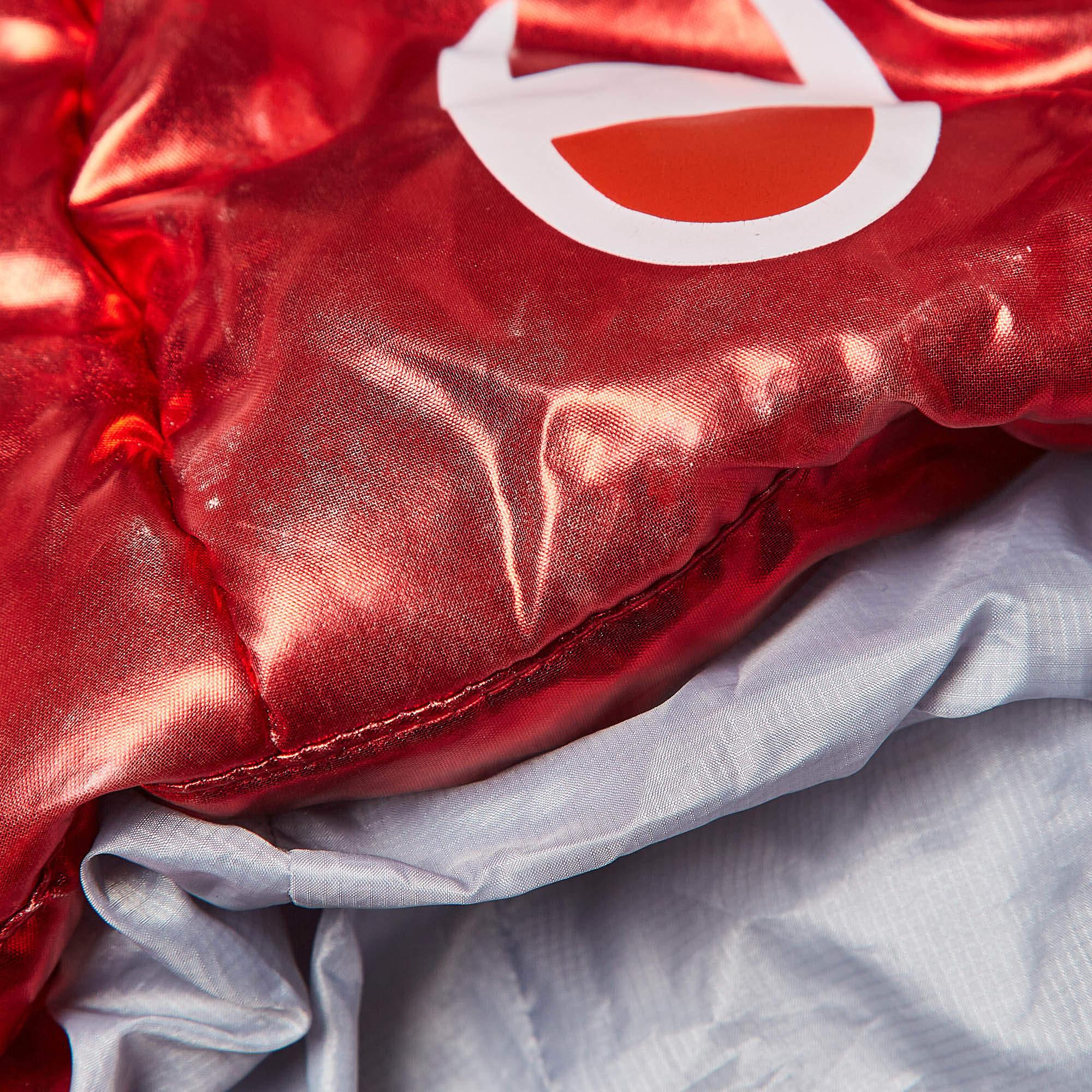 Champion Red Lame stampato e con dettaglio badge M. I. in vendita 1