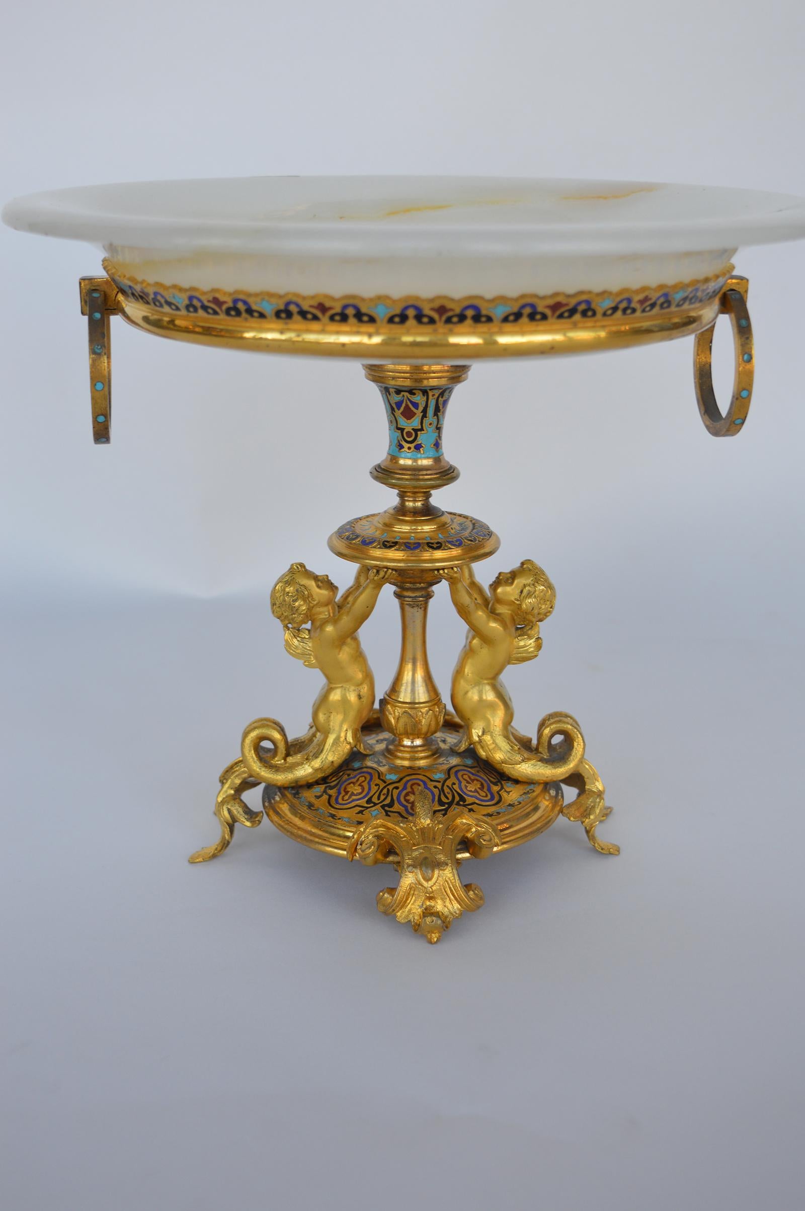 Centre de table Champleve. Held&Up a tenu bon par deux puttis.