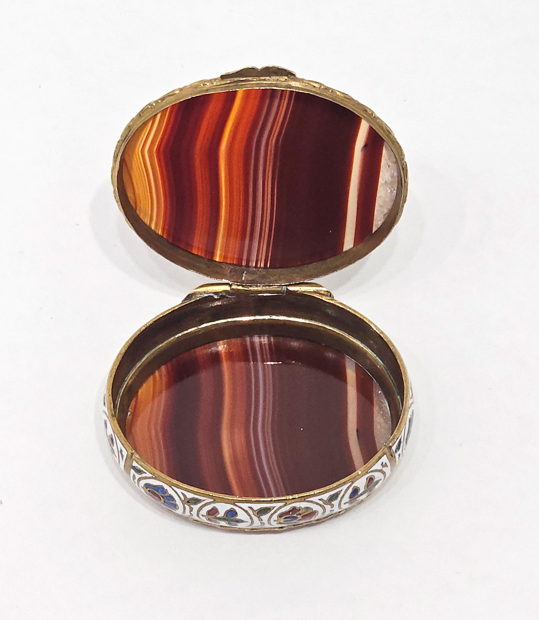 Champlevé Enamel & Agate Pill Box / Snuff Box, France c. 1880 In Good Condition For Sale In London, GB