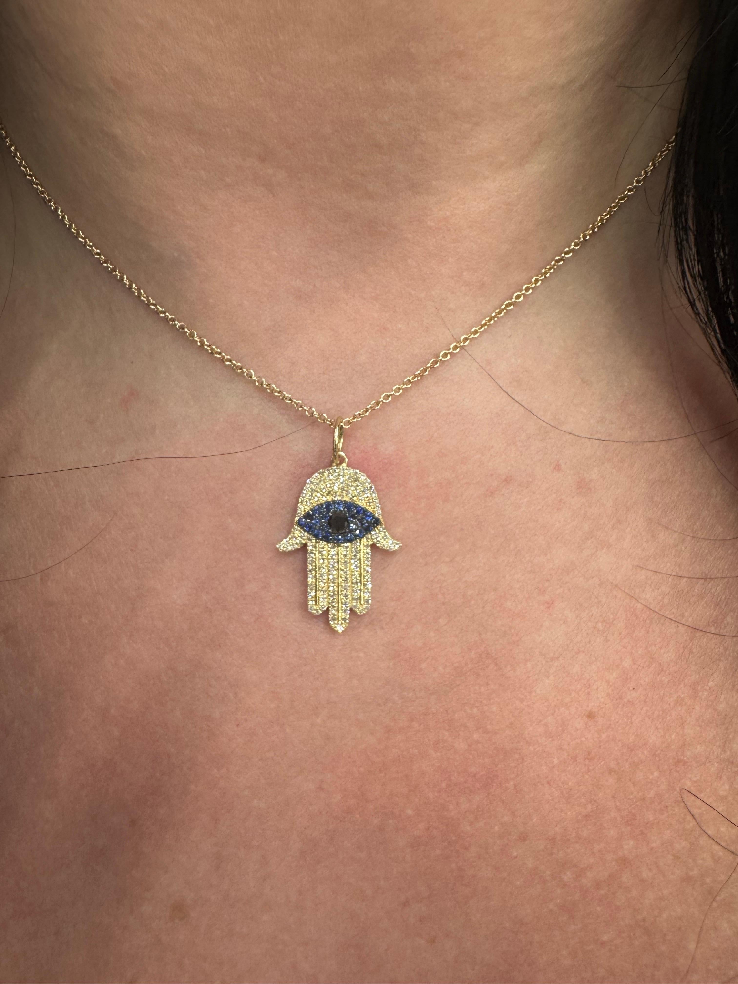 Chamsa Pendentif breloque œil maléfique en or jaune 14 carats avec diamants et saphirs 0,56 carat en vente 12