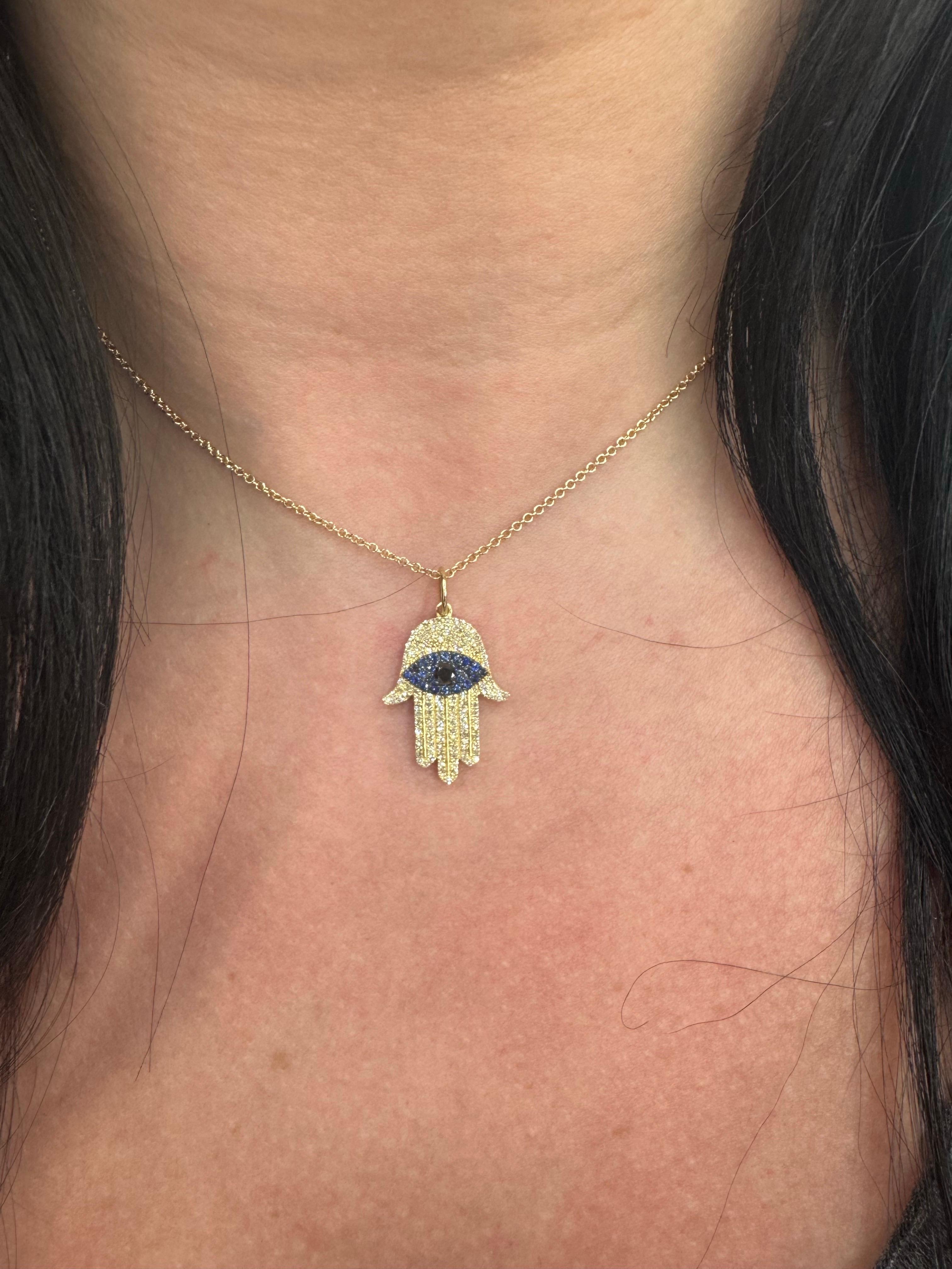 Contemporain Chamsa Pendentif breloque œil maléfique en or jaune 14 carats avec diamants et saphirs 0,56 carat en vente