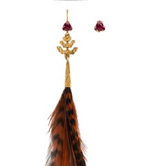 Pendientes Chan Desparejados de Oro Amarillo de 14k: Sensualidad inspirada en la antigüedad