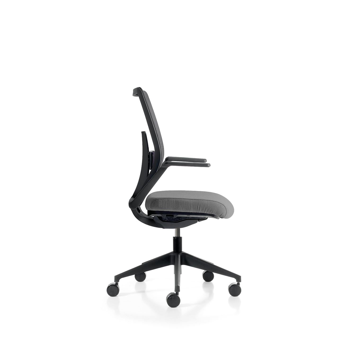 Contemporary Chance Plastic Net Armchair In Mesh & Upholstery by Quinti Sedute For Sale