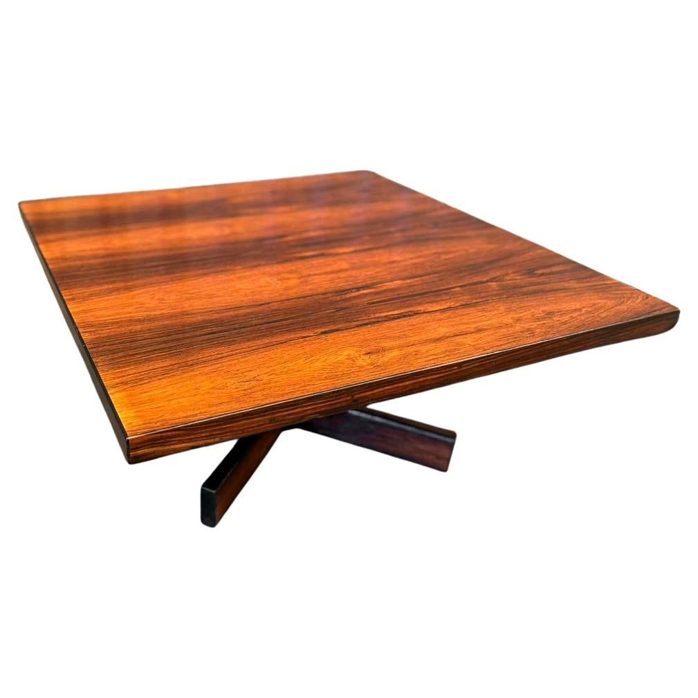 Table basse "Chanceler" en bois dur brésilien et métal, Jorge Zalszupin, années 60