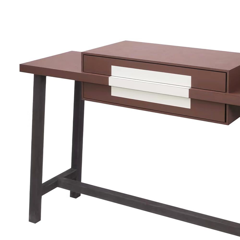 Console table chanda leather with solid wood
structure, base covered with dark grey suede leather
and top covered with red wine genuine grained calfskin
leather and drawer covered with white genuine grained 
calfskin leather.
 