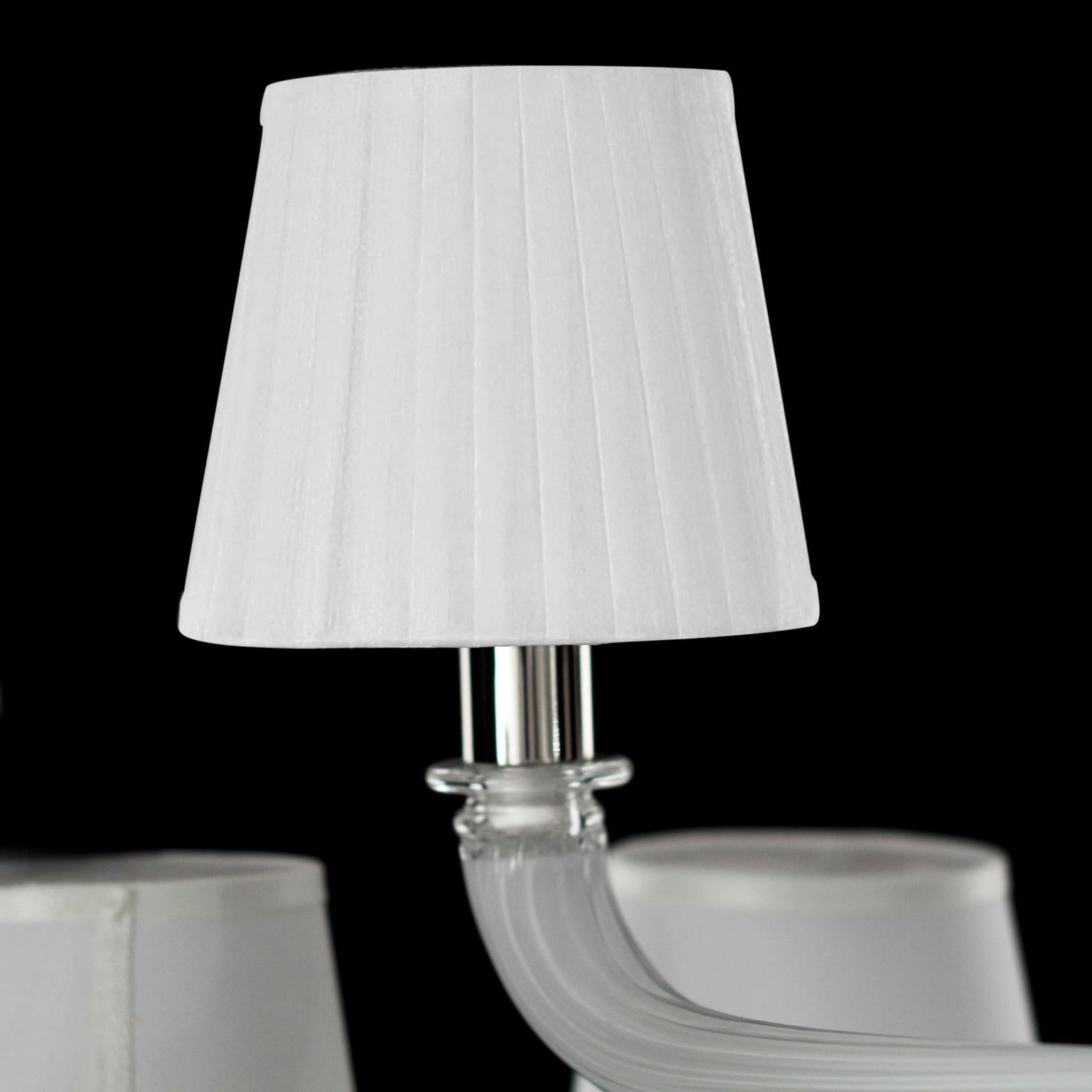 Kronleuchter 10+5 Armlehnen aus weißem Muranoglas mit weißen Lampenschirmen von Multiforme (Italienisch) im Angebot