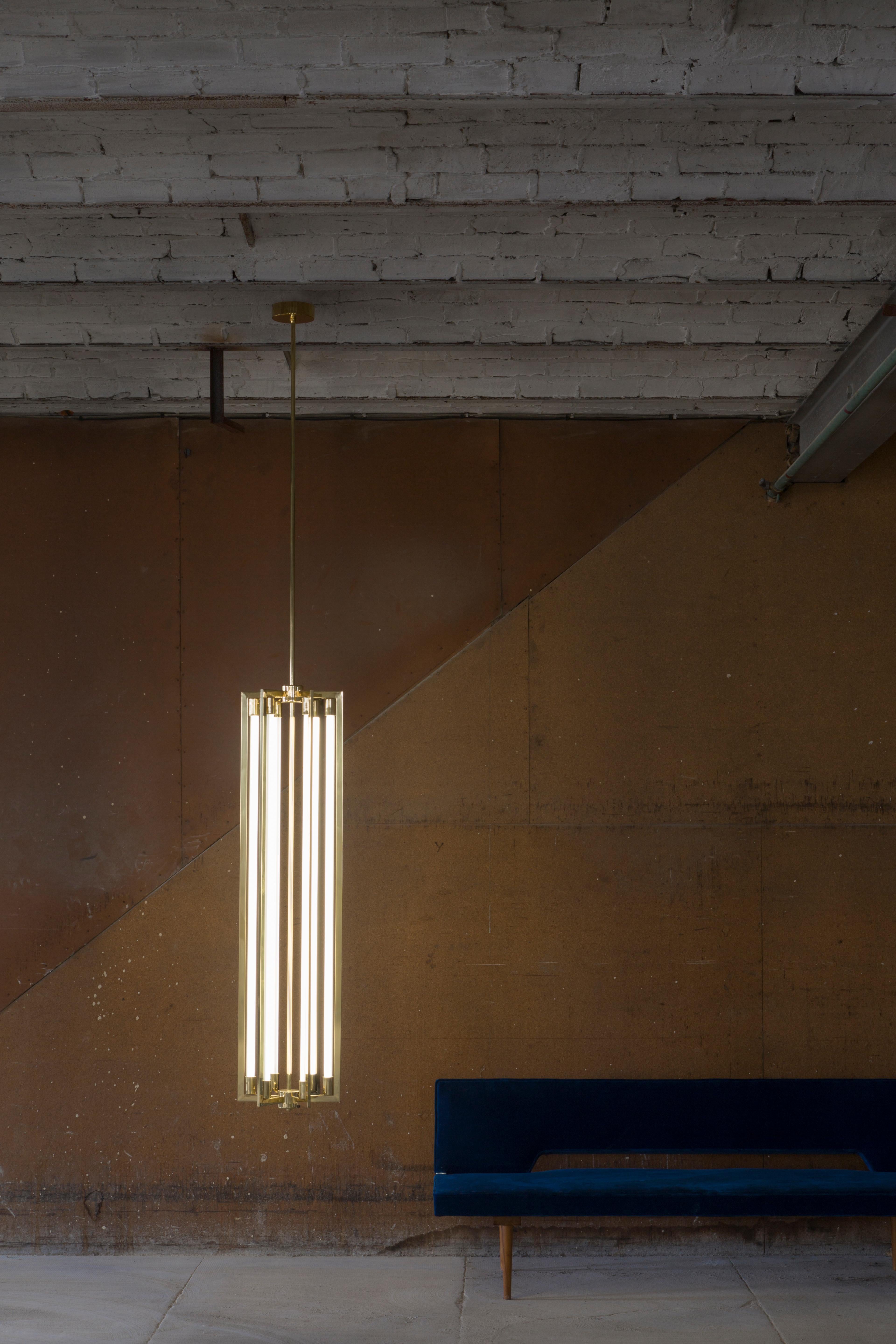 Lustre 12 par Magic Circus Editions
Dimensions : L 320 cm
Matériaux : Laiton lisse, verre
Finitions disponibles : Laiton, nickel
6 × Tube LED T8 / 17 W. 220V

Toutes nos lampes peuvent être câblées en fonction de chaque pays. Si elle est vendue aux
