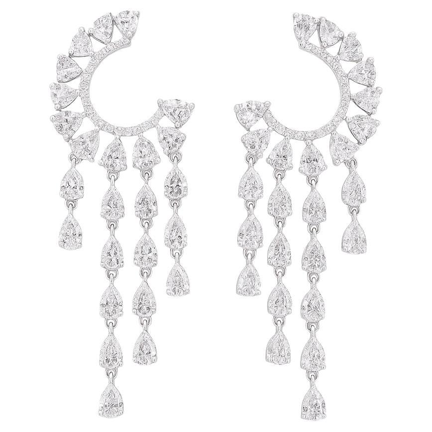 Orecchini Chandelier in oro bianco 18 carati con diamanti a pera e marquise in vendita